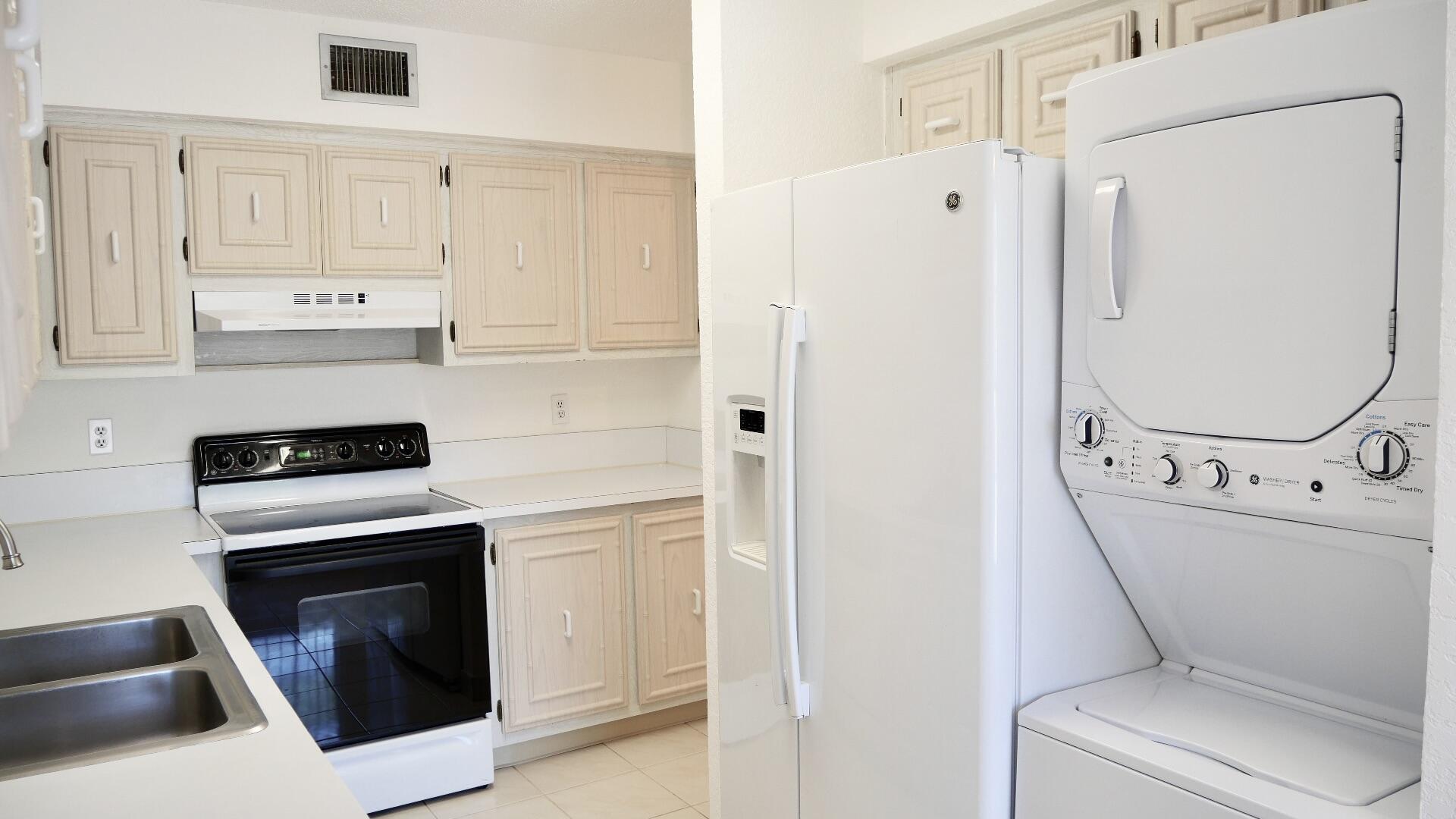 PALM GREENS AT VILLA DEL RAY CONDO II - Residential Lease