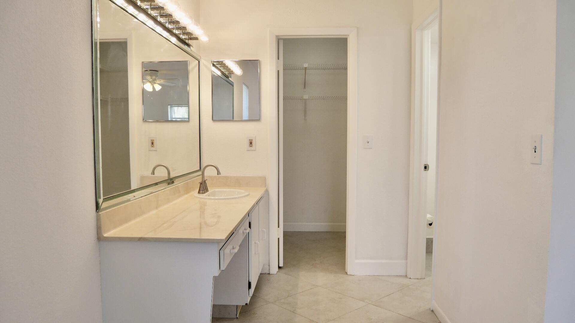 PALM GREENS AT VILLA DEL RAY CONDO II - Residential Lease