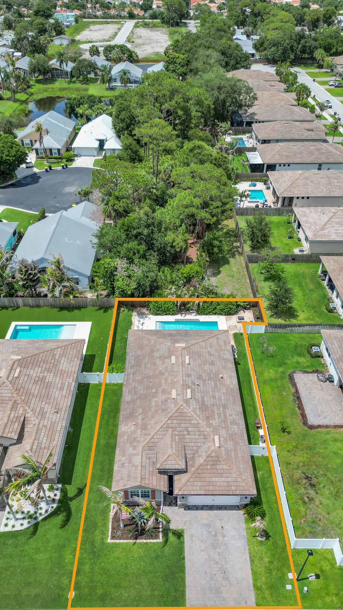 BERRY GROVE - Residential