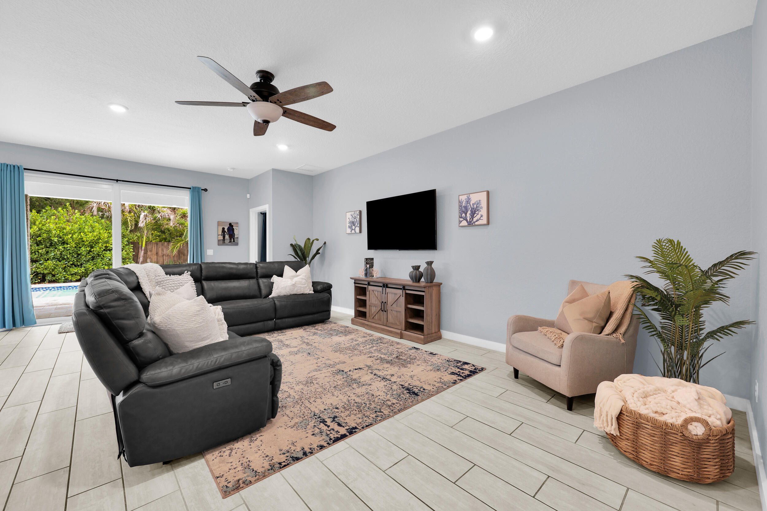 BERRY GROVE - Residential