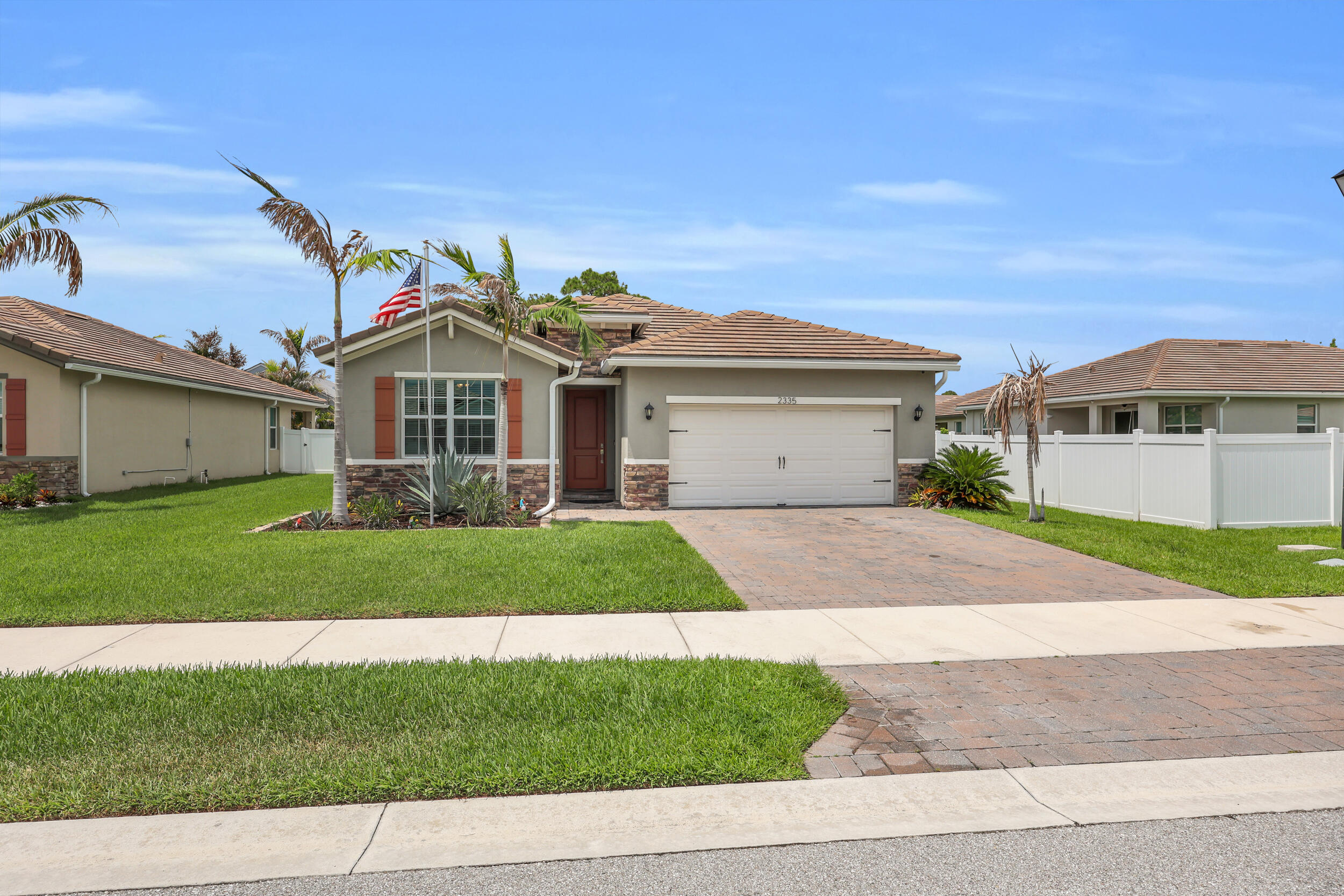 BERRY GROVE - Residential