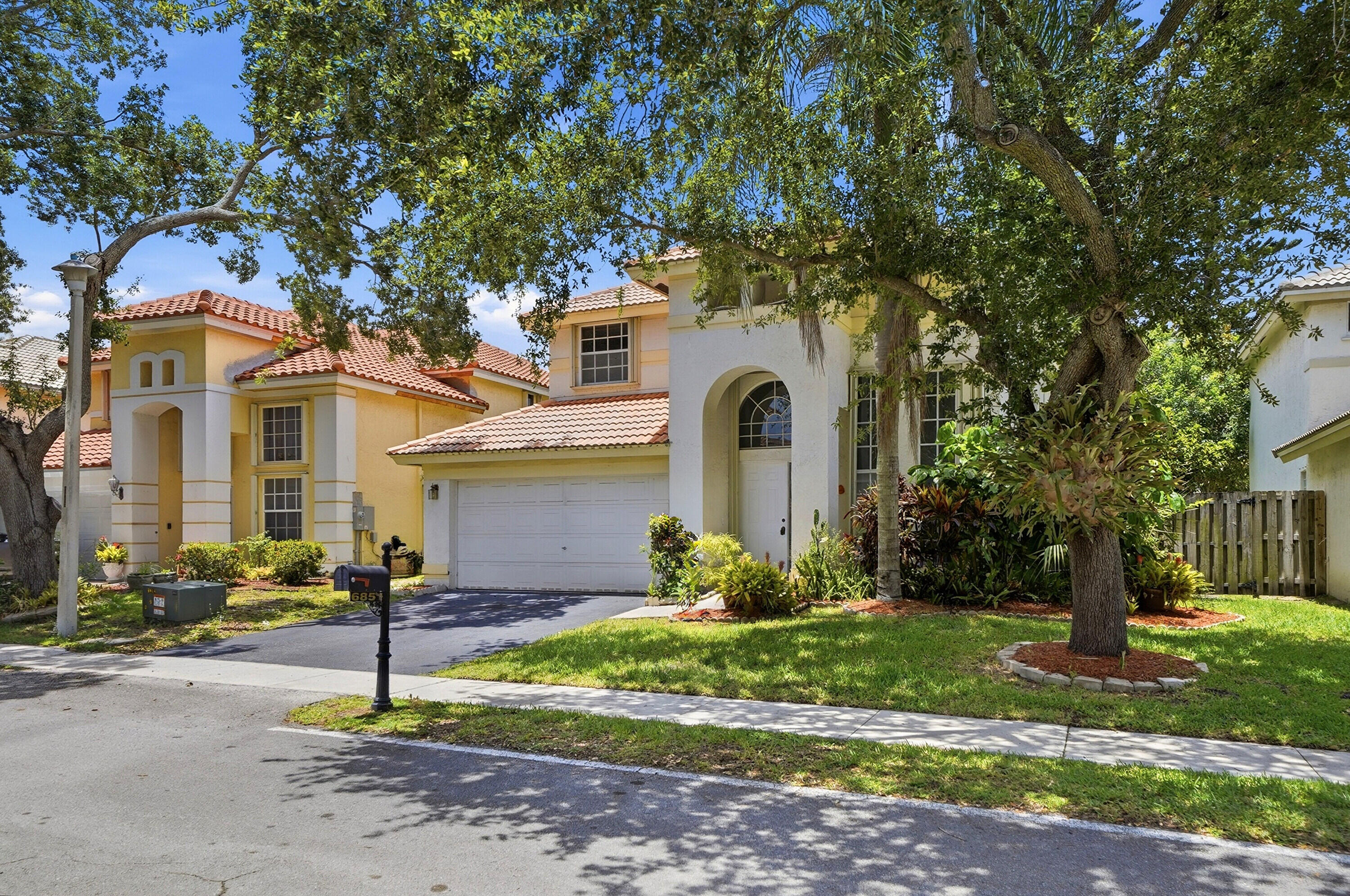 HOLIDAY SPRINGS EAST - Residential