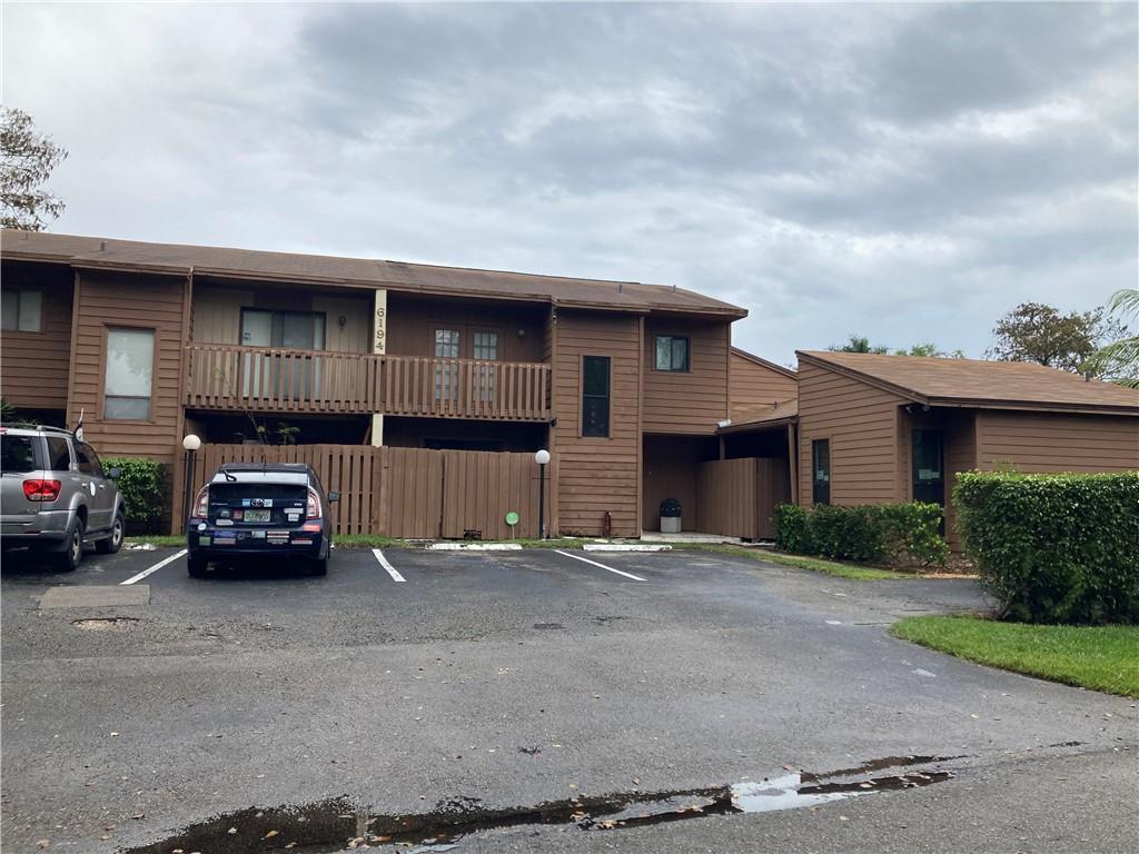 Banyan Lakes - Residential