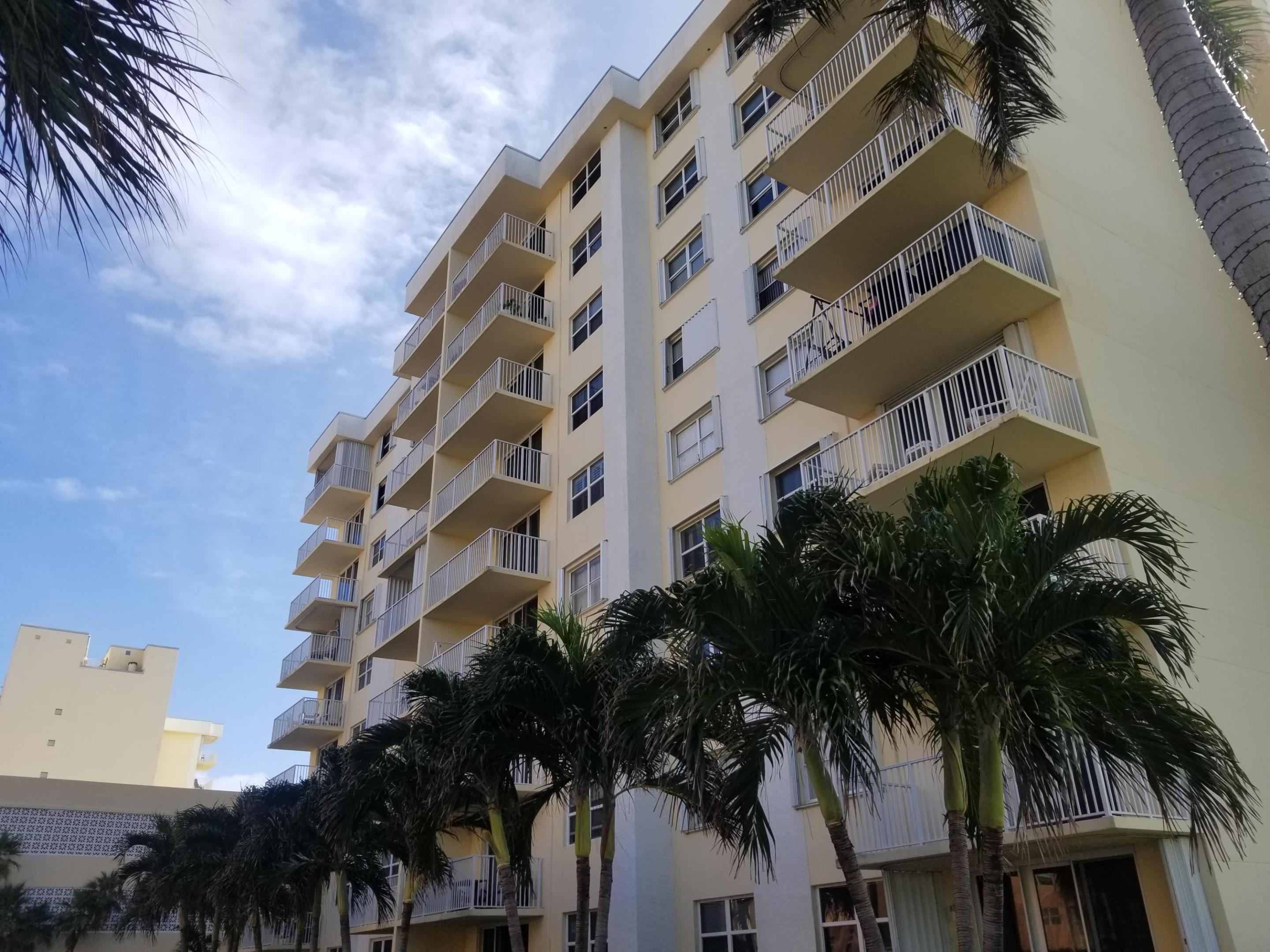 LE CHATEAU ROYAL CONDO - Residential