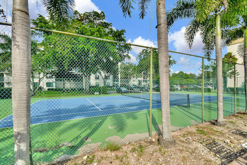 GATE THREE CONDO - Residential