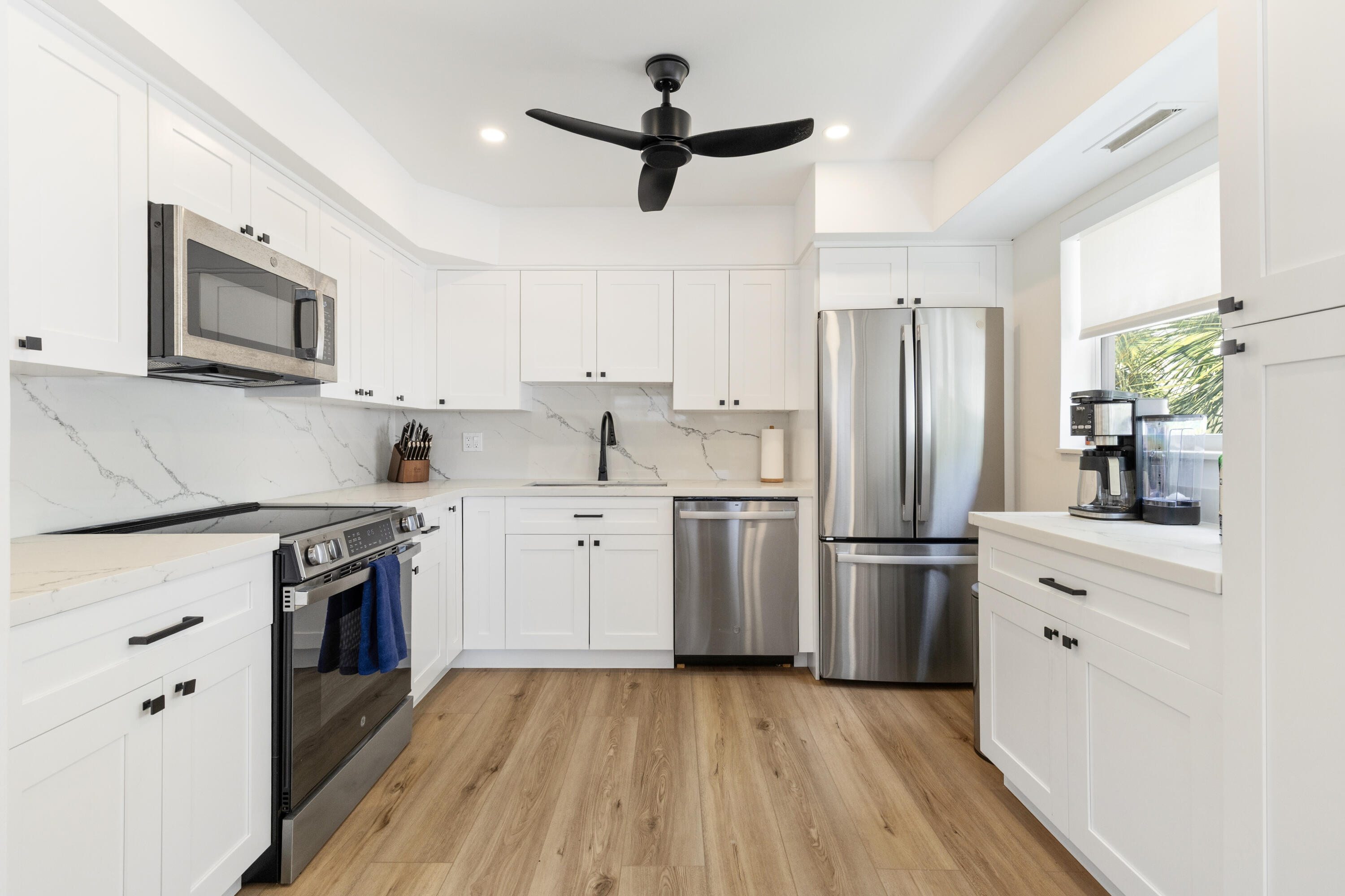 YORKDALES CARALLTON ISLE CONDO - Residential