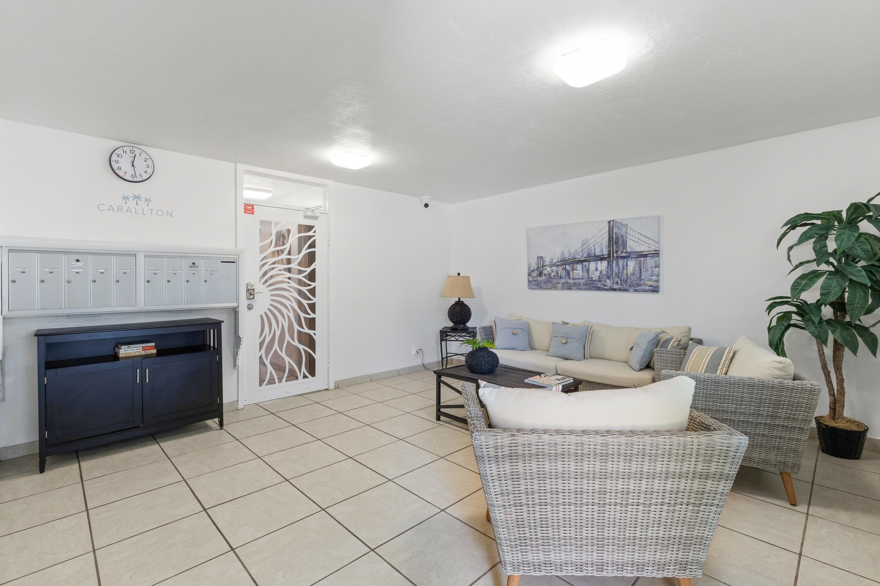 YORKDALES CARALLTON ISLE CONDO - Residential