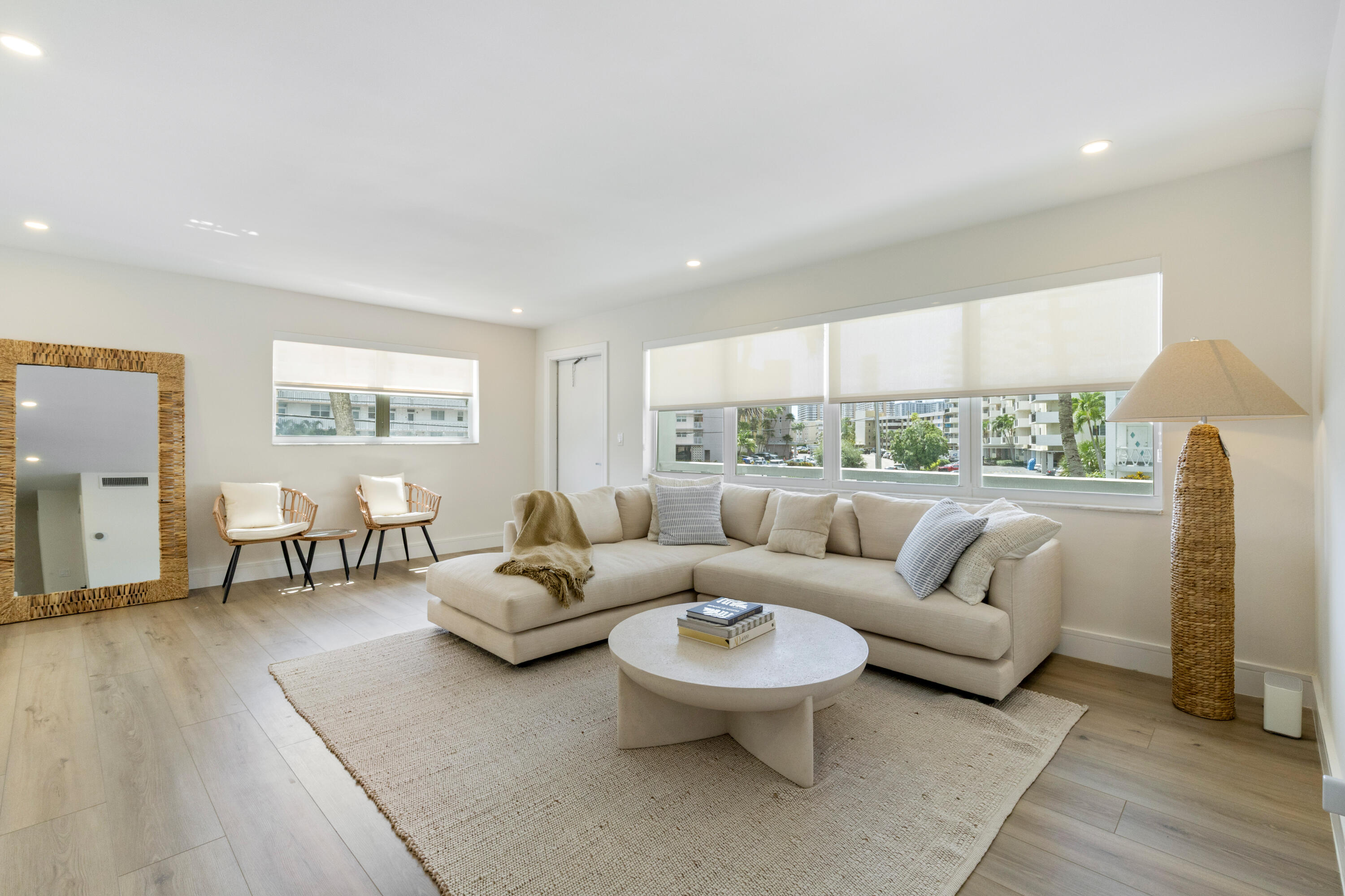 YORKDALES CARALLTON ISLE CONDO - Residential