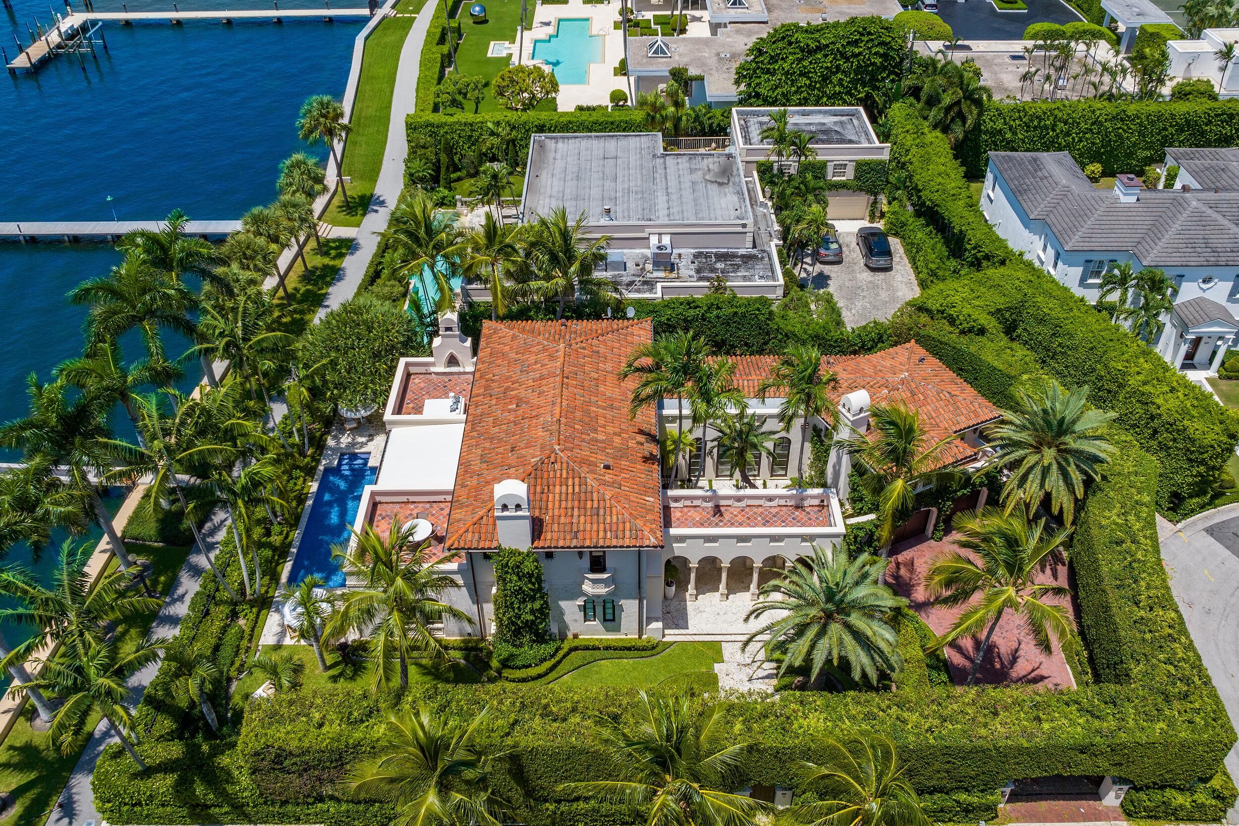 ADAMS CIRCLE - Residential