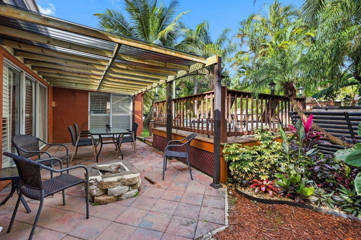 HEFTLER HOMES AT PEMBROKE SHORES - Residential