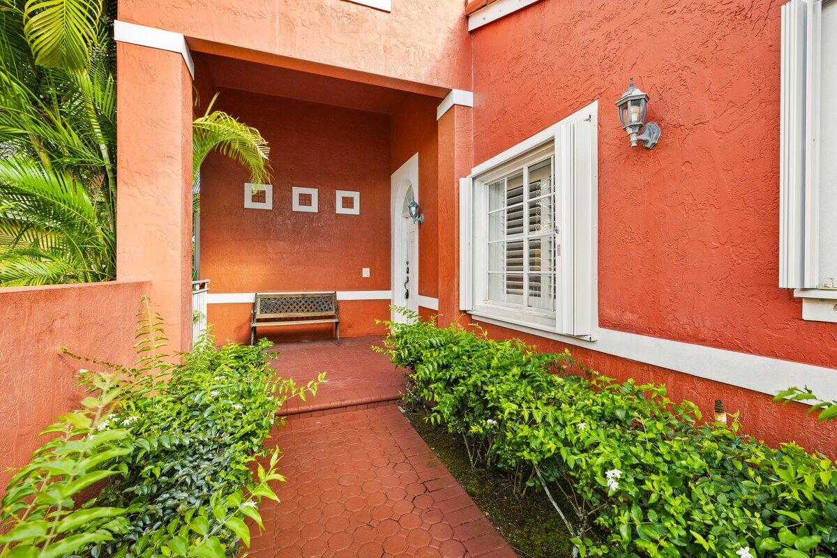 HEFTLER HOMES AT PEMBROKE SHORES - Residential