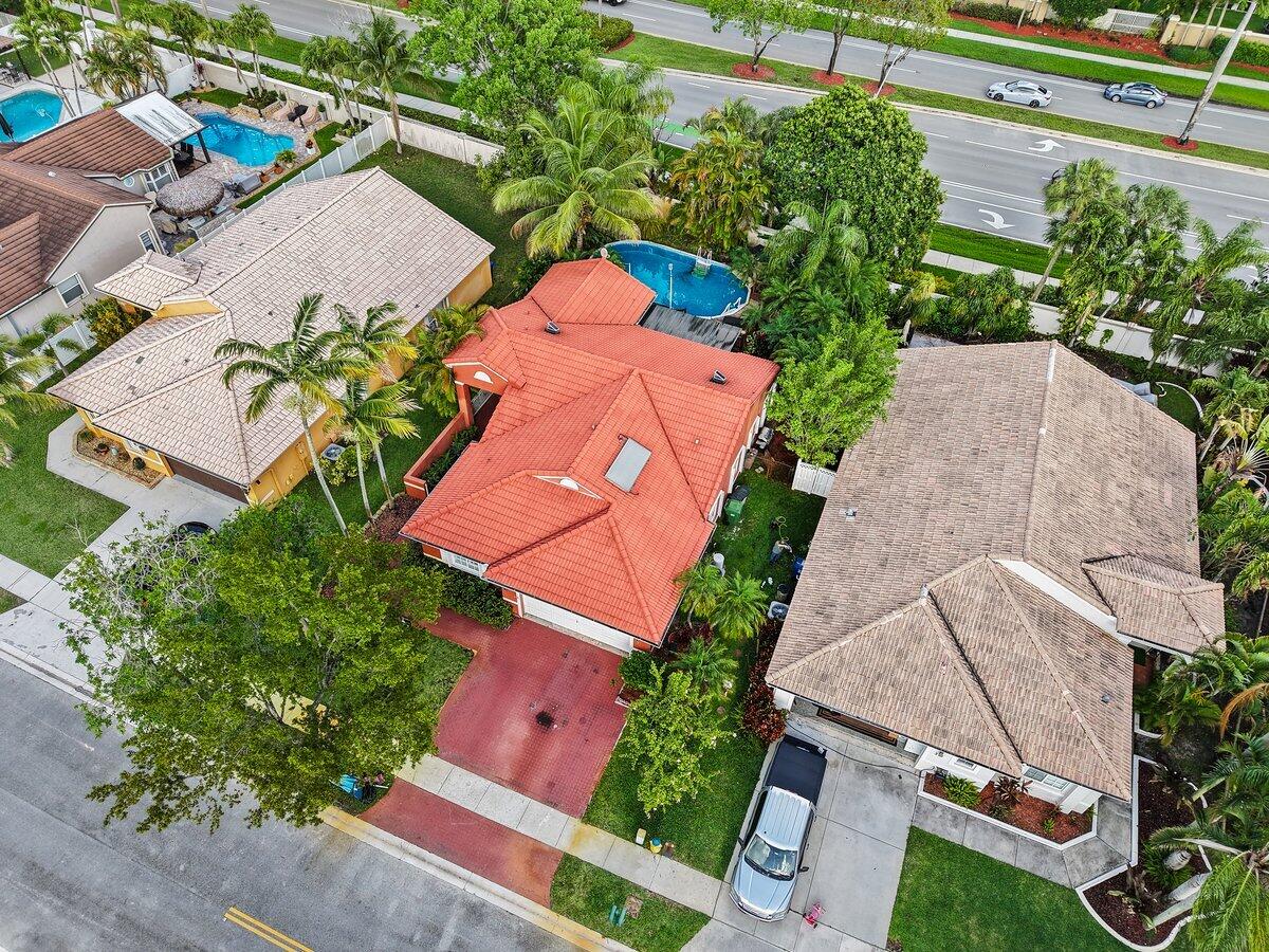 HEFTLER HOMES AT PEMBROKE SHORES - Residential