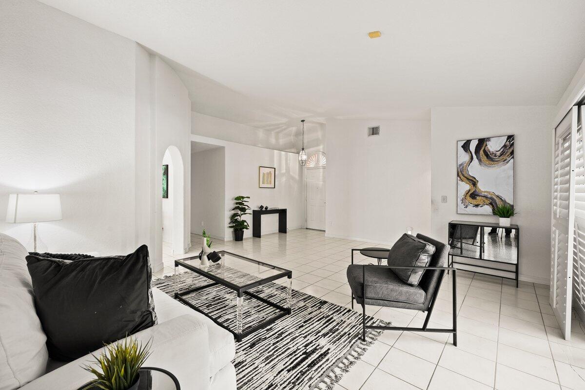 HEFTLER HOMES AT PEMBROKE SHORES - Residential