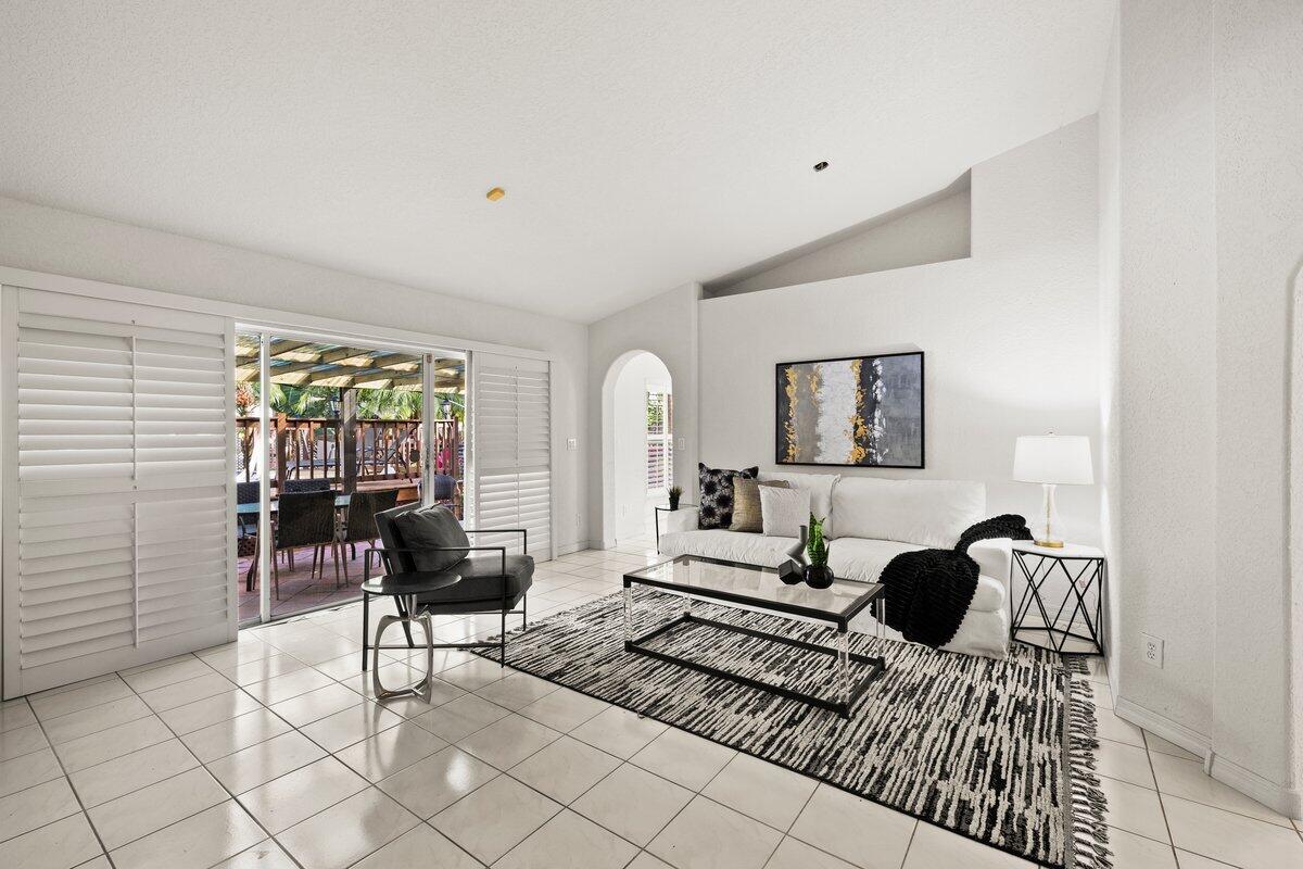 HEFTLER HOMES AT PEMBROKE SHORES - Residential