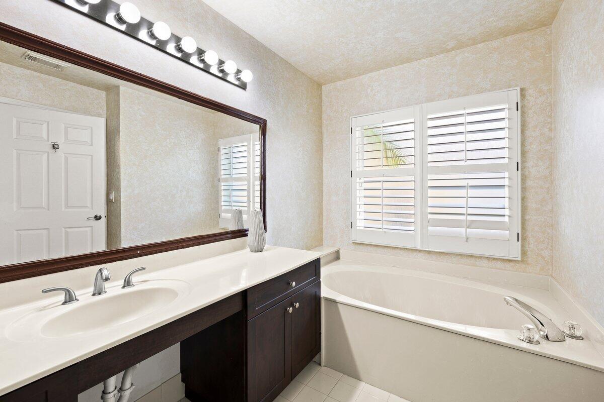 HEFTLER HOMES AT PEMBROKE SHORES - Residential