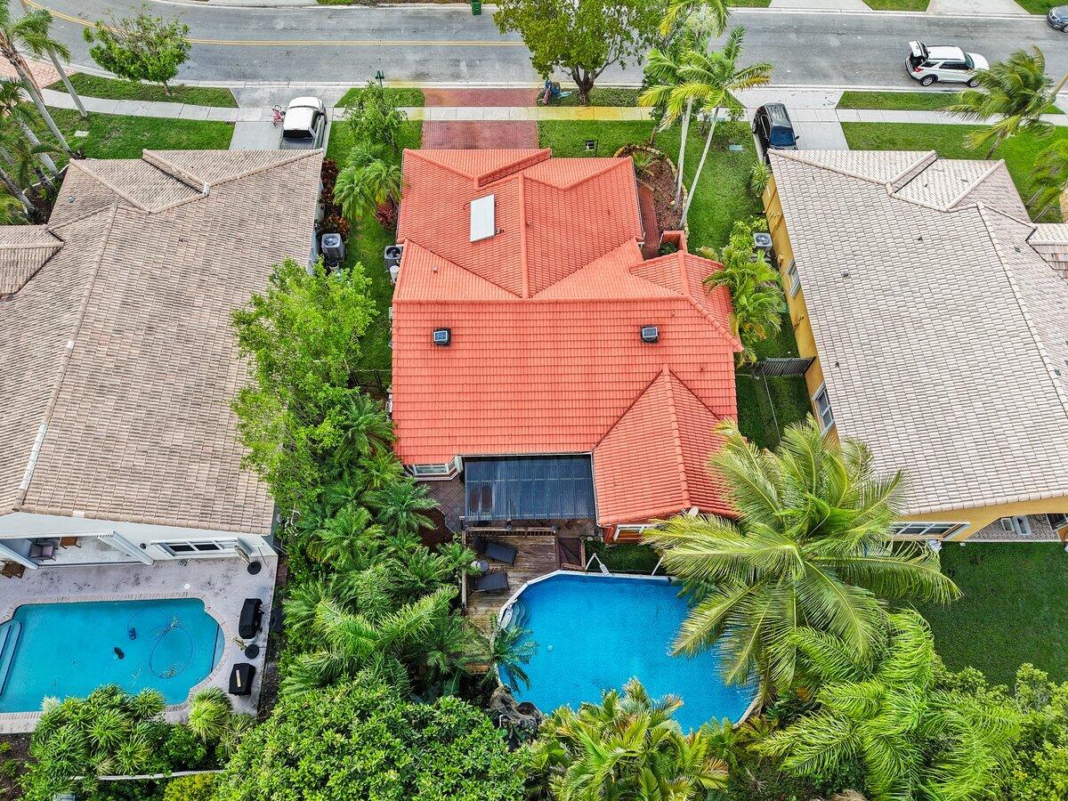 HEFTLER HOMES AT PEMBROKE SHORES - Residential