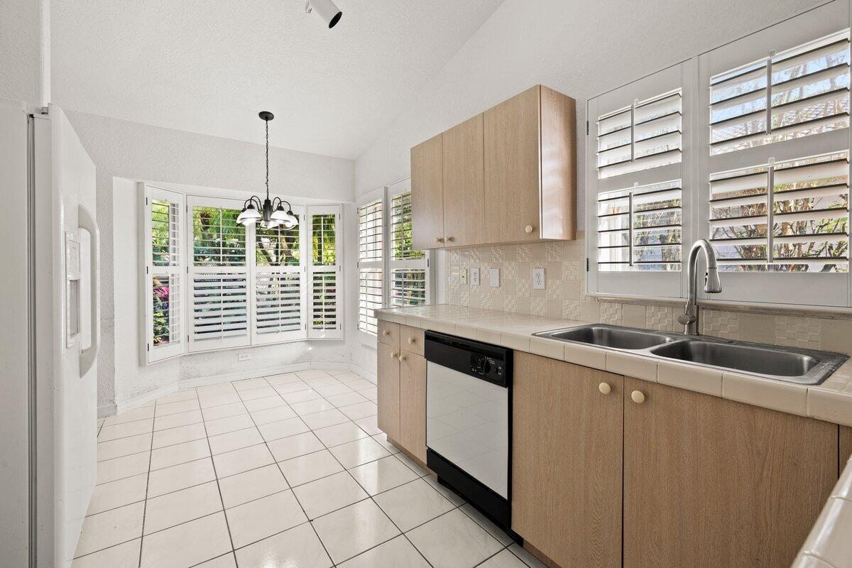 HEFTLER HOMES AT PEMBROKE SHORES - Residential