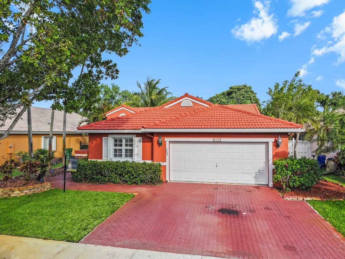 HEFTLER HOMES AT PEMBROKE SHORES - Residential