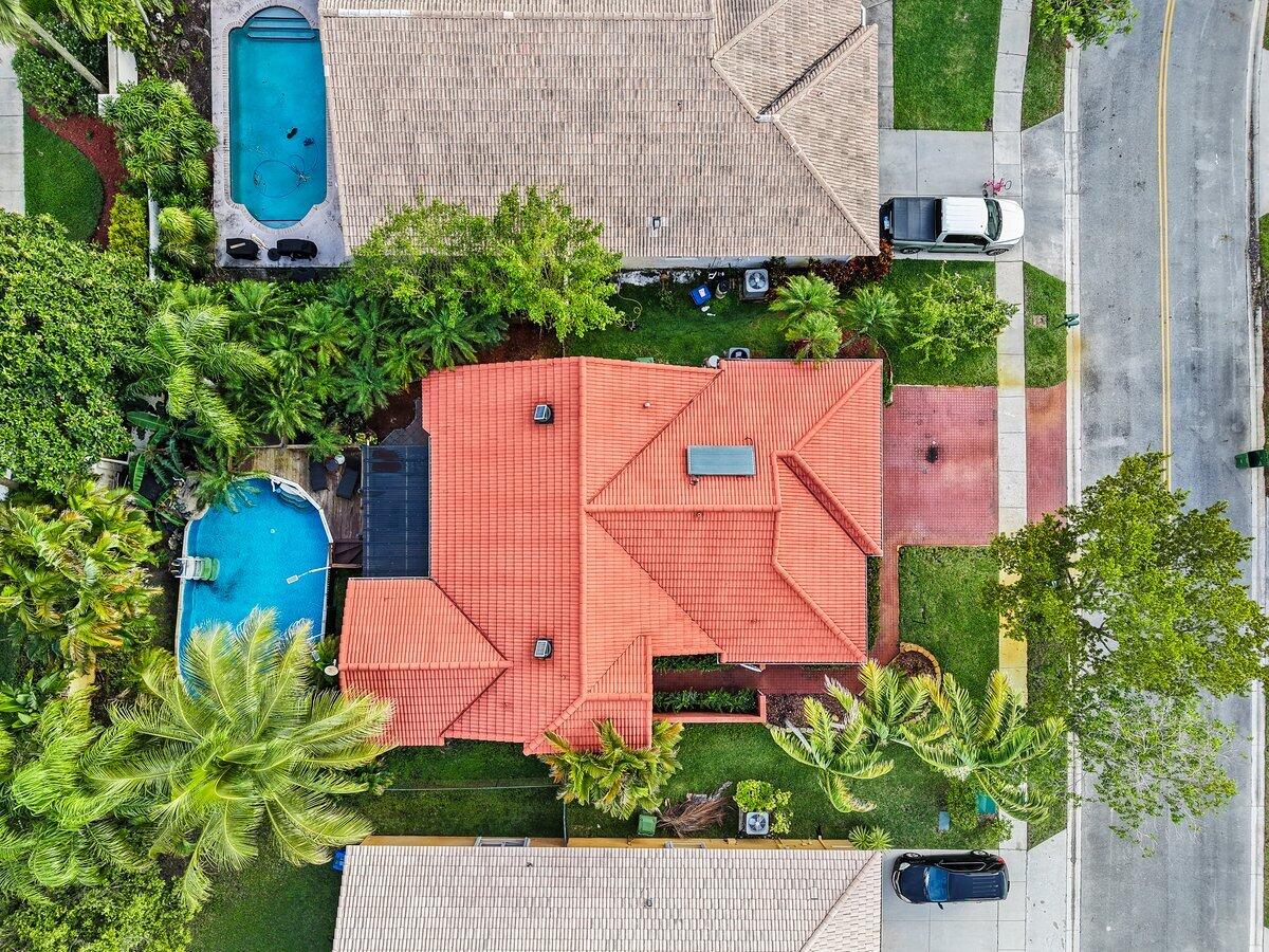 HEFTLER HOMES AT PEMBROKE SHORES - Residential