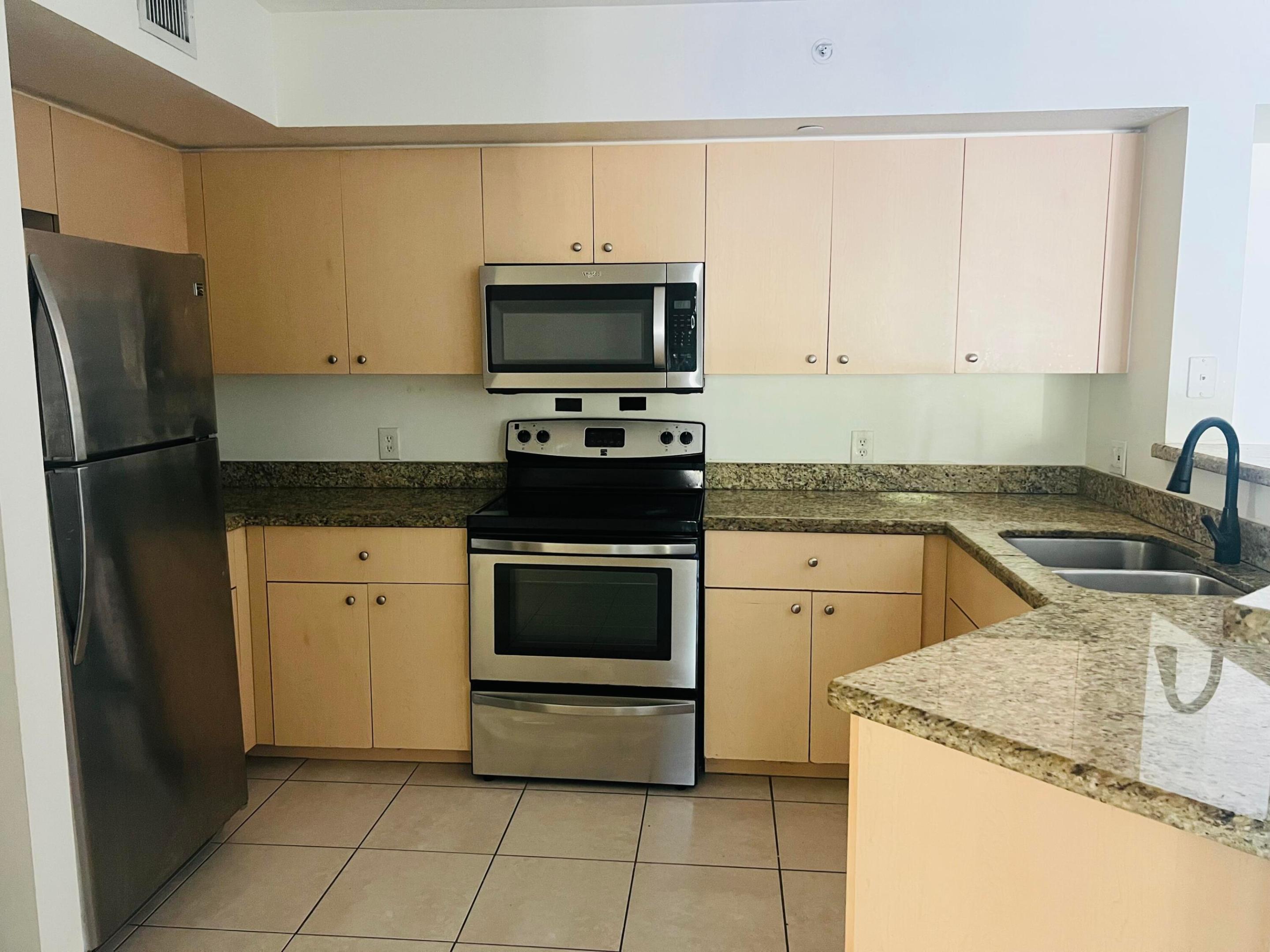 EMERALD ISLE AT LAGUNA LAKES CONDO - Residential Lease