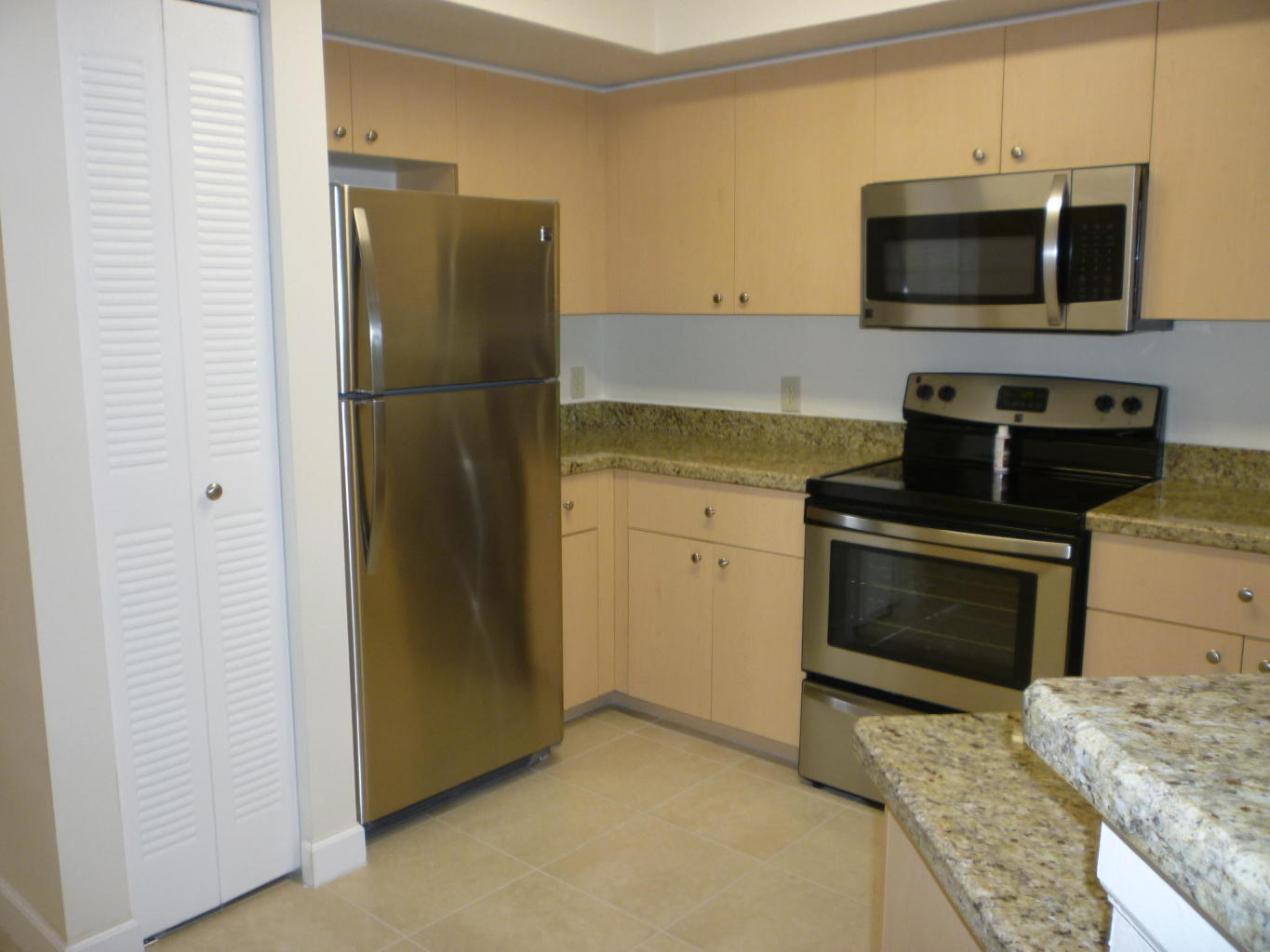 EMERALD ISLE AT LAGUNA LAKES CONDO - Residential Lease