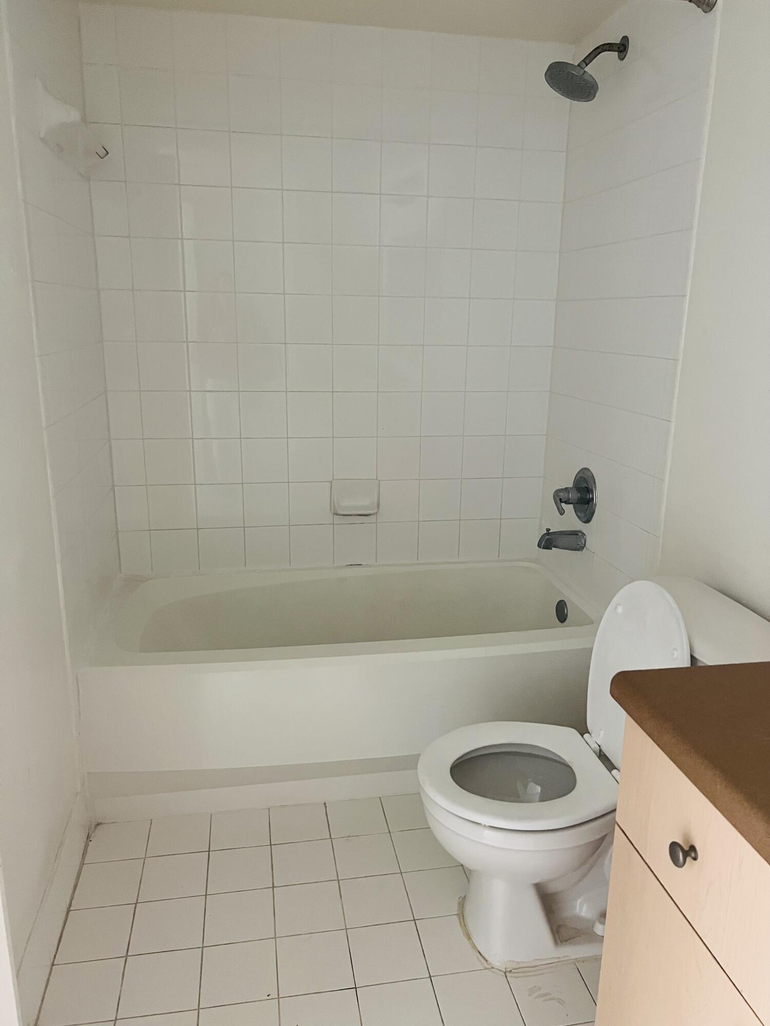 EMERALD ISLE AT LAGUNA LAKES CONDO - Residential Lease