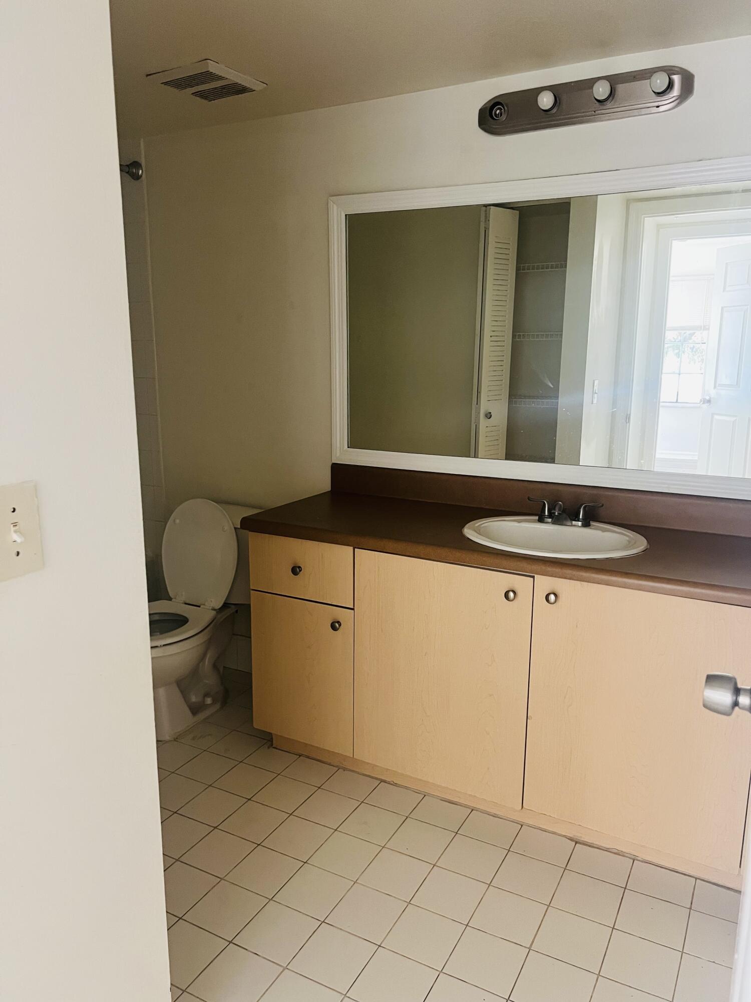 EMERALD ISLE AT LAGUNA LAKES CONDO - Residential Lease