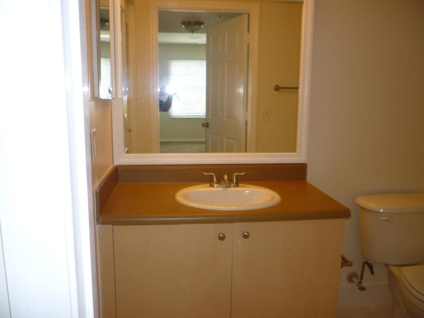 EMERALD ISLE AT LAGUNA LAKES CONDO - Residential Lease