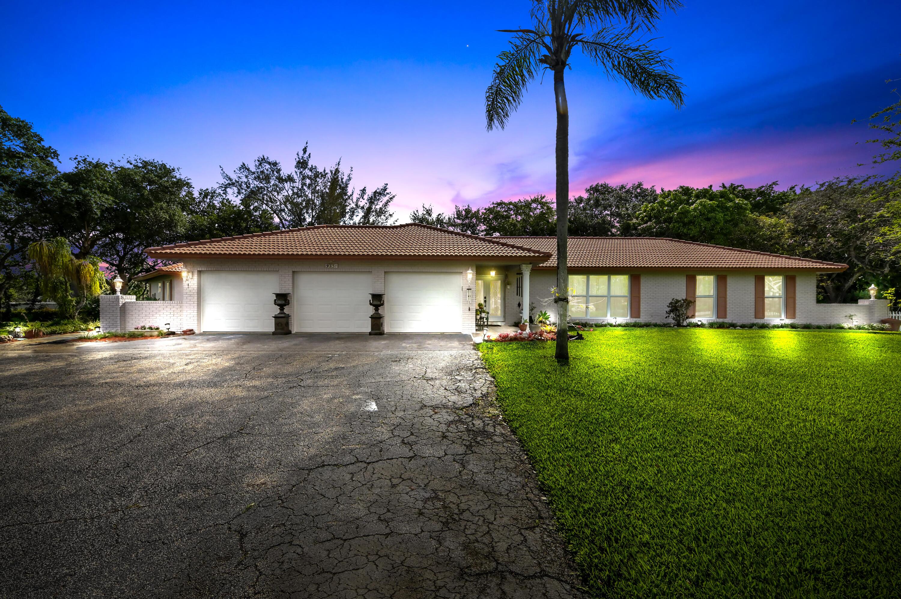 CORAL SPRINGS HILLS - Residential
