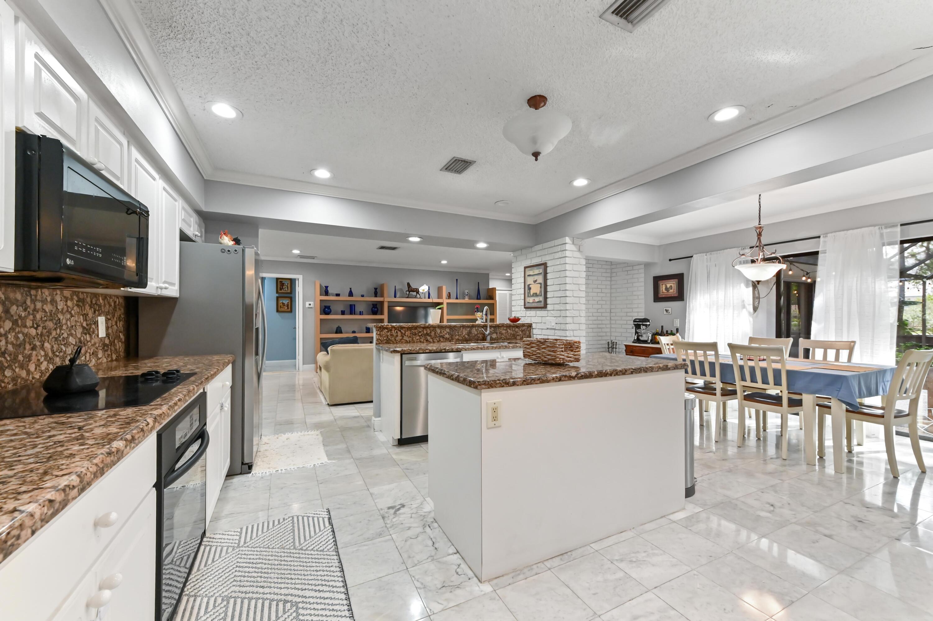 CORAL SPRINGS HILLS - Residential
