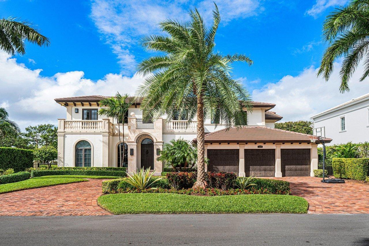 ROYAL PALM YACHT & COUNTRY CLUB - Residential