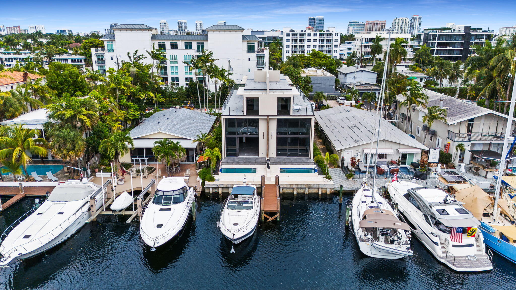 VICTORIA ISLES - Residential