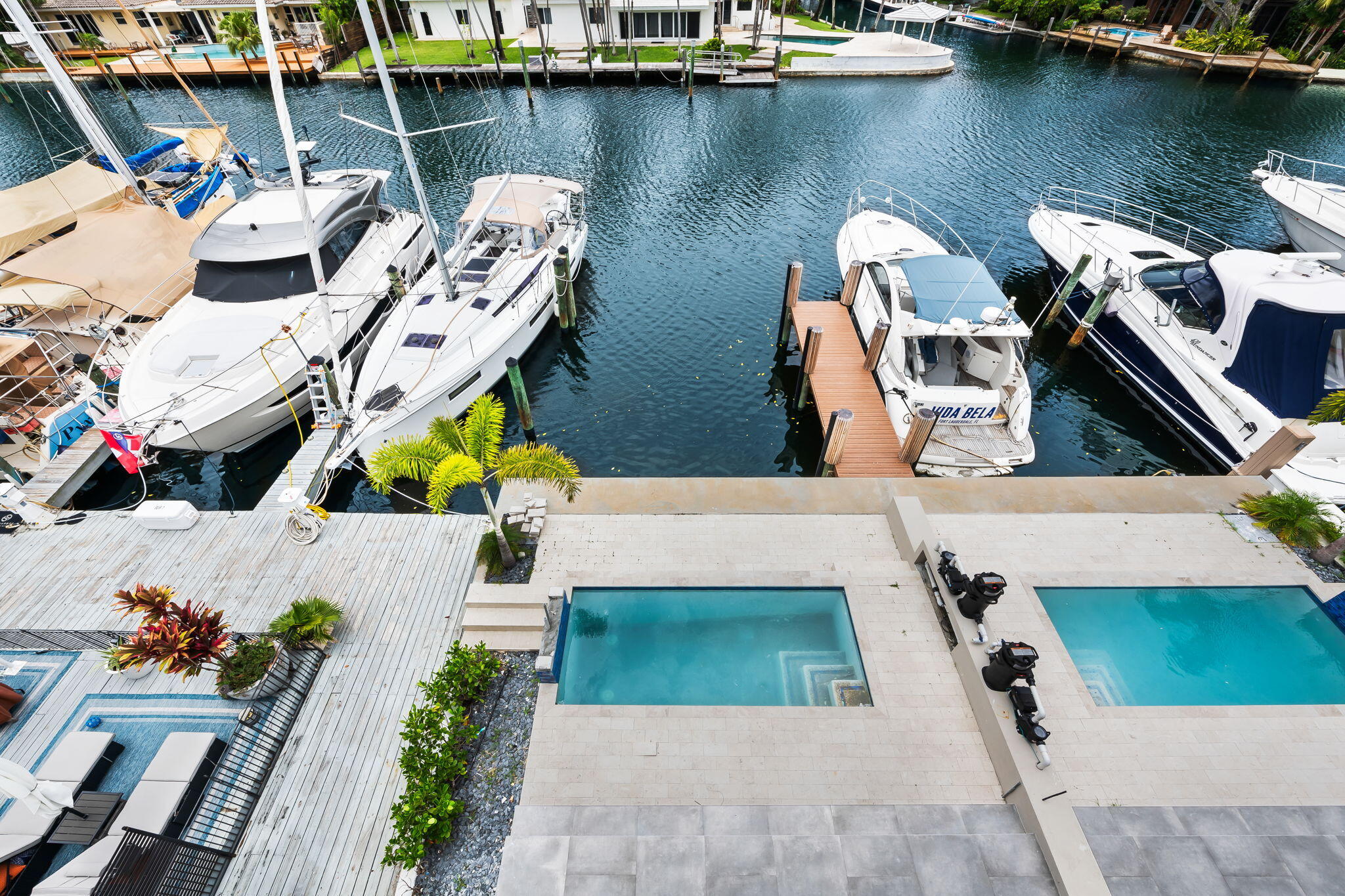 VICTORIA ISLES - Residential