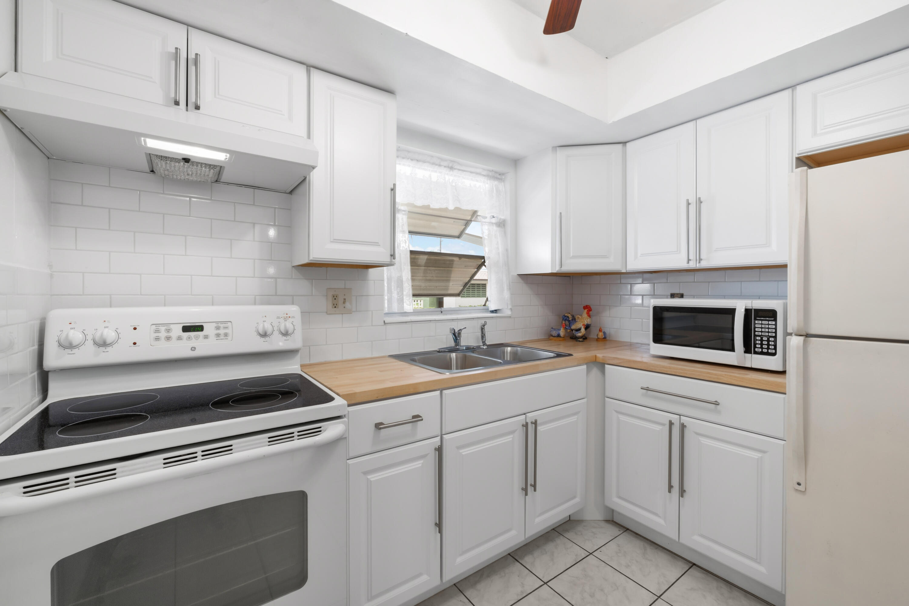 CRESTHAVEN VILLAS CONDO 20 - Residential