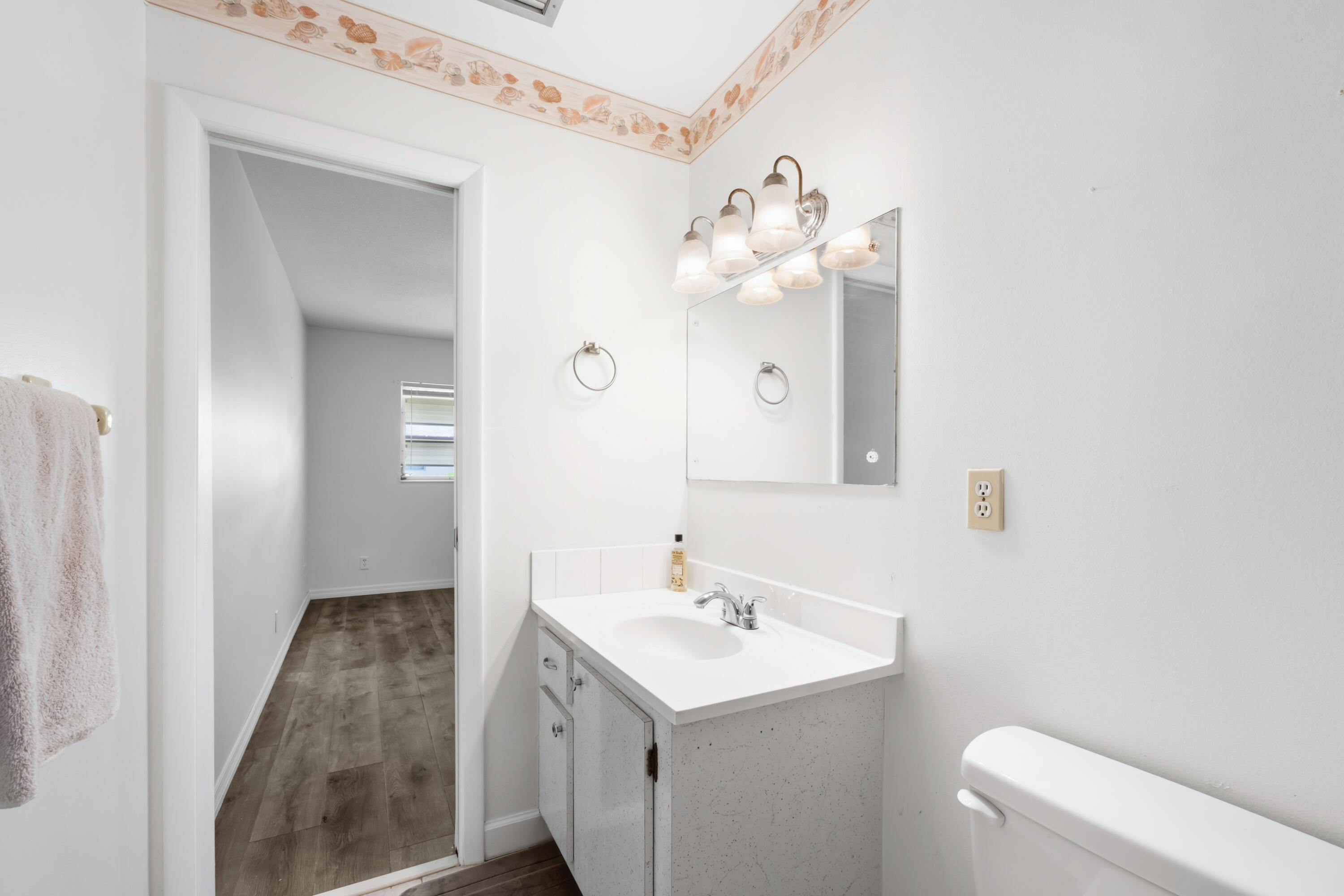 CRESTHAVEN VILLAS CONDO 20 - Residential