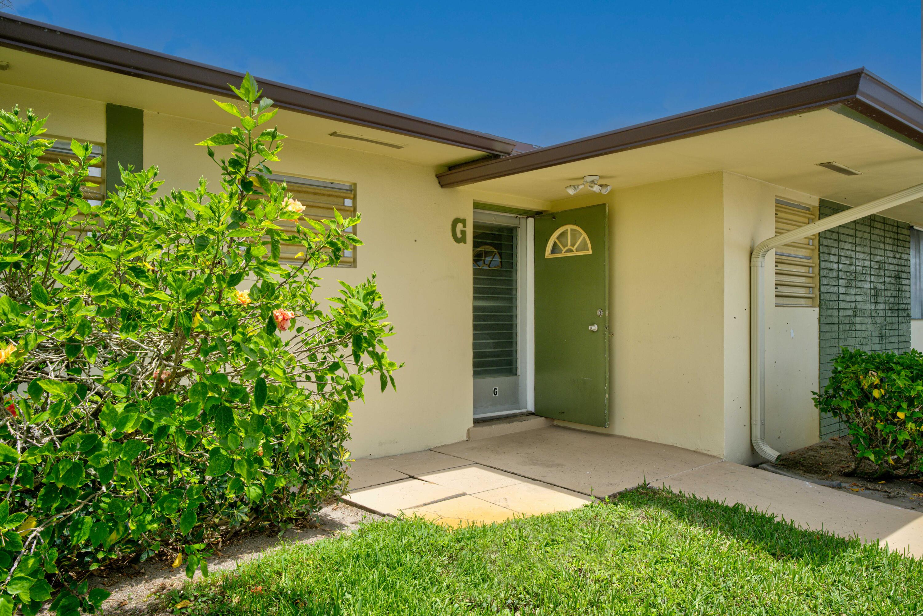 CRESTHAVEN VILLAS CONDO 20 - Residential