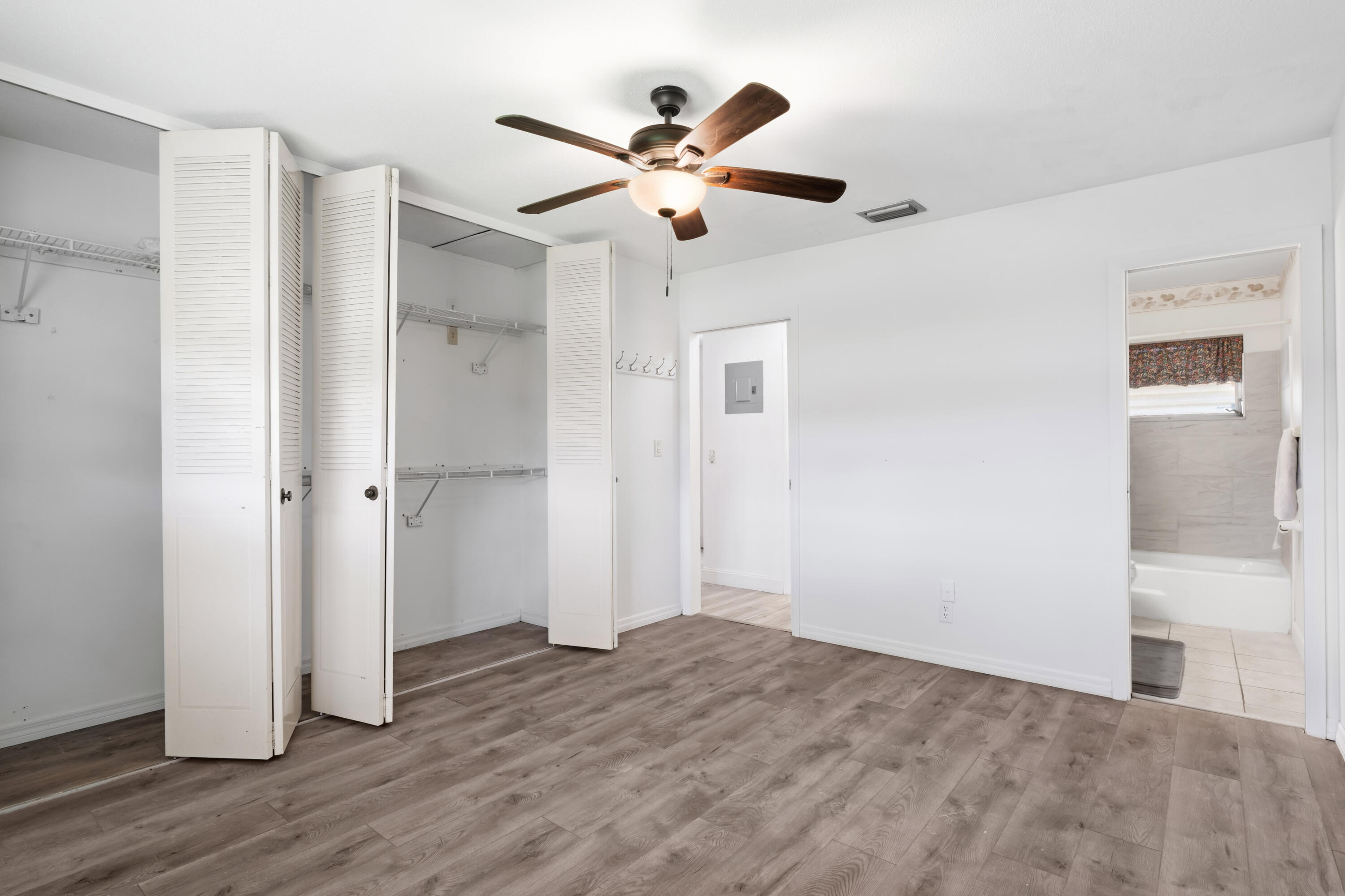 CRESTHAVEN VILLAS CONDO 20 - Residential