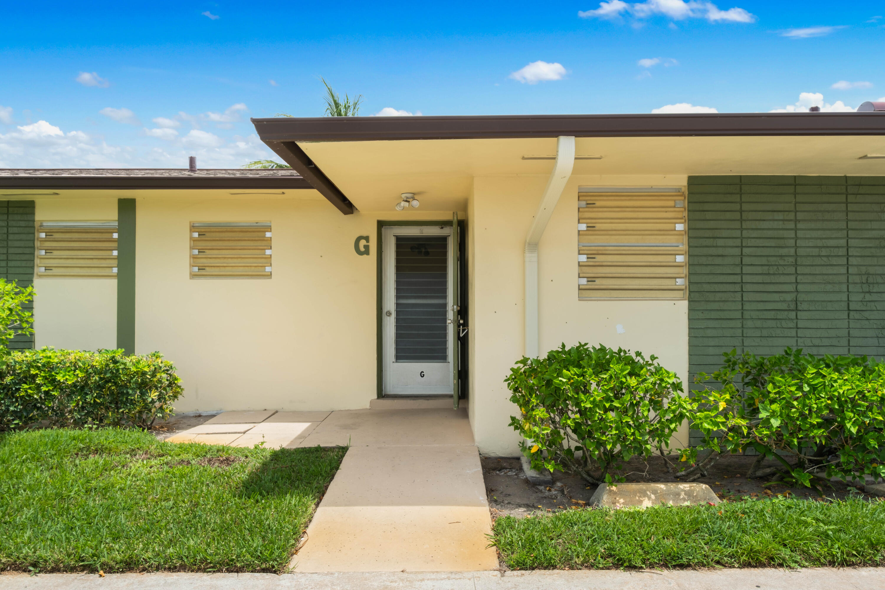 Very quiet, cozy unit directly across from laundry facilities. Entry level living ane exterior is well maintained