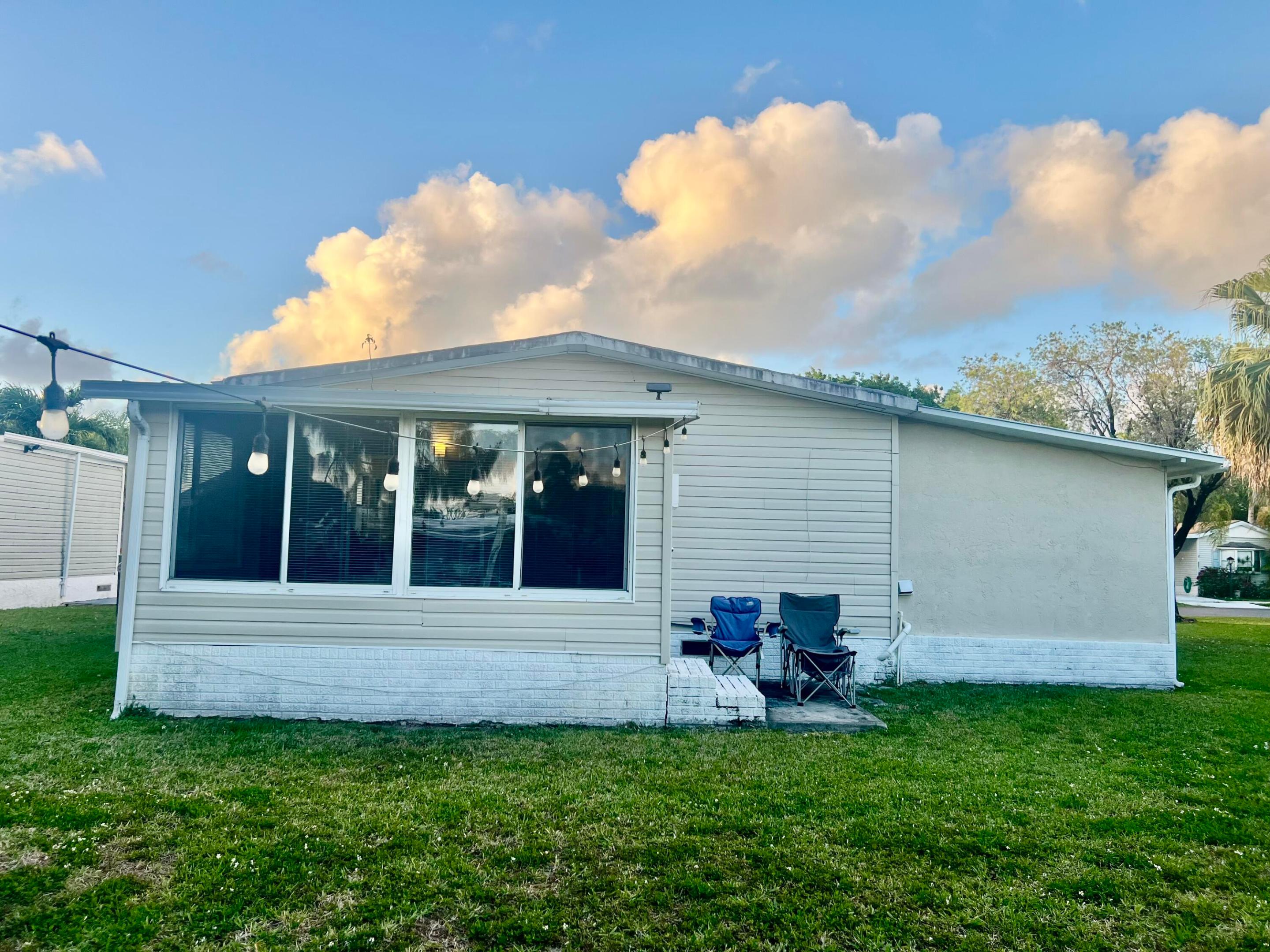 THIS IS A 2/2 MOBILE HOMES WITH A FLORIDA ROOM FOR AN EXTRA ROOM OR TO MAKE AN OFFICE, THIS MOBILE HOME HAS A LOT OF UPDATES; NEW KITCHEN, NEW BATHROOMS. LOCATED IN A GATED 55+ COMMUNITY. BUILT IN 1983 AND HAS A VIEW TO THE CANAL.  THE CLUBHOUSE OFFERS LOTS OF ACTIVITIES. THE LOCATION IS CLOSE TO MAJOR ROADS, SHOPPING CENTER, FEW MILES AWAY FROM DEERFIELD BEACH, AIRPORTS, RESTAURANTS,  HOSPITAL AND MUCH MORE. THE LAND IS NOT INCLUDED, AND MONTHLY LOT RENTAL IS $1,054.00