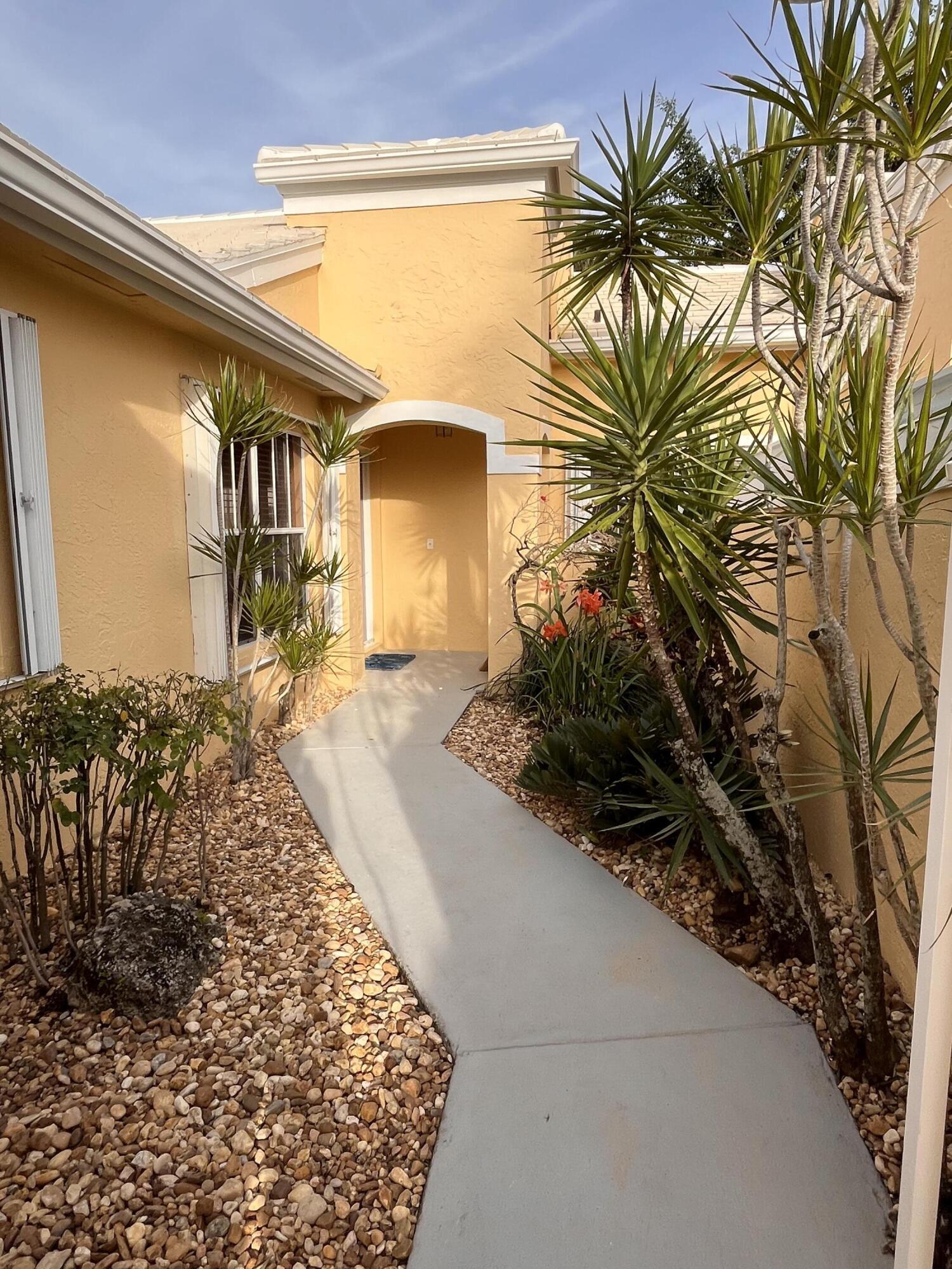 LAKEFIELD OF THE LANDINGS AT WELLINGTON 2B - Residential Lease