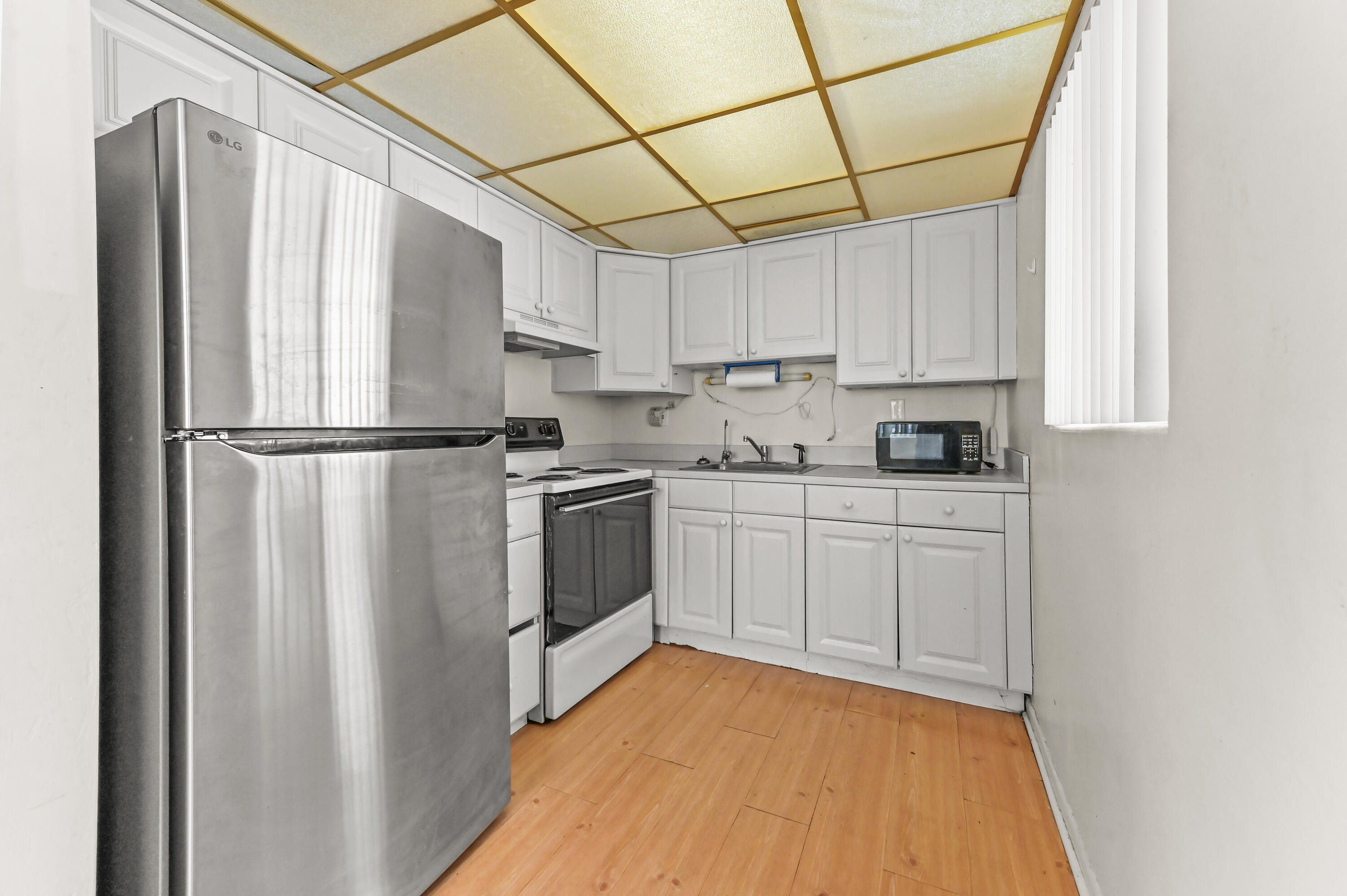 LAKESIDE POINT - Residential