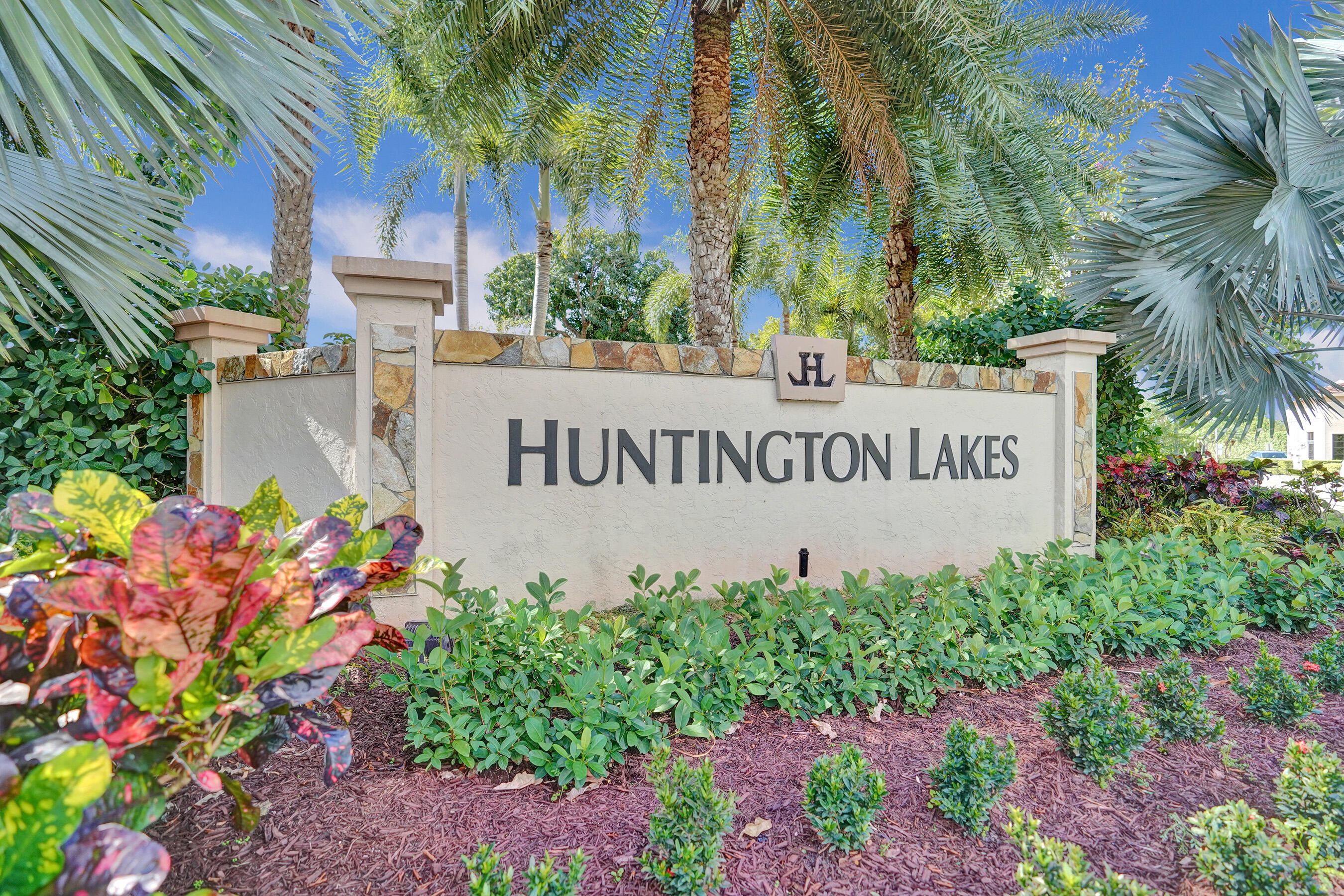 HUNTINGTON LAKES SEC THREE CONDOS - Residential