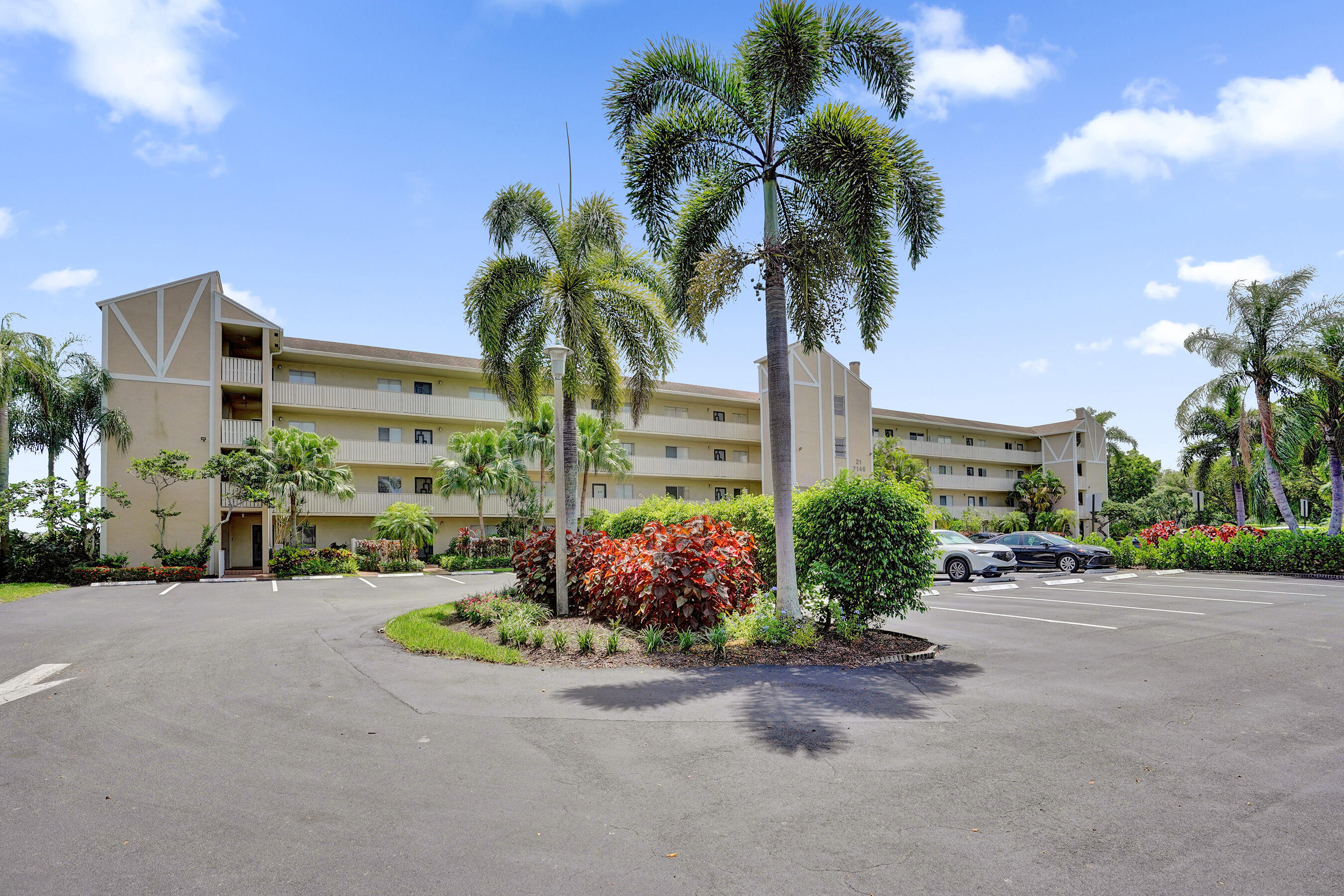 HUNTINGTON LAKES SEC THREE CONDOS - Residential