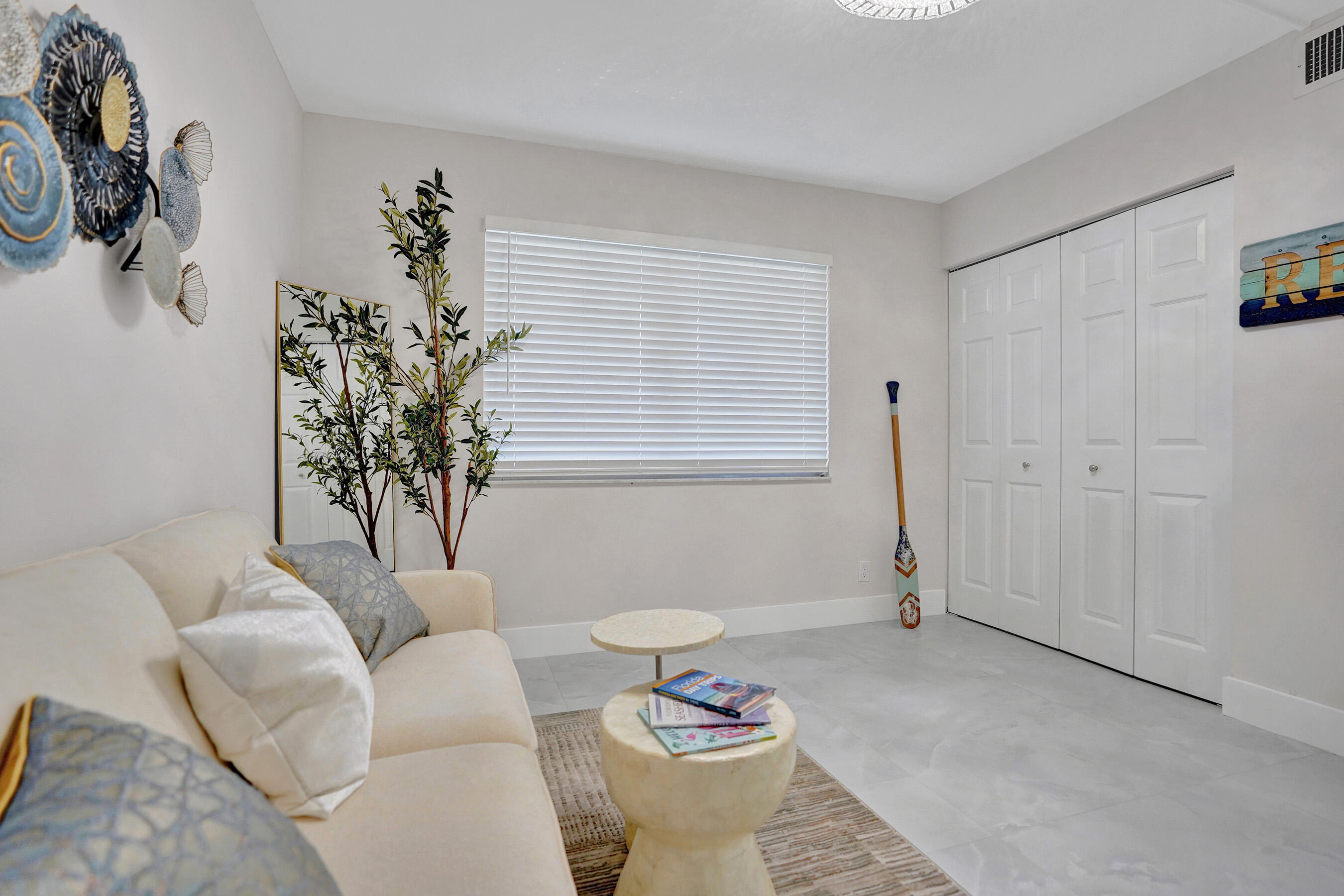 HUNTINGTON LAKES SEC THREE CONDOS - Residential