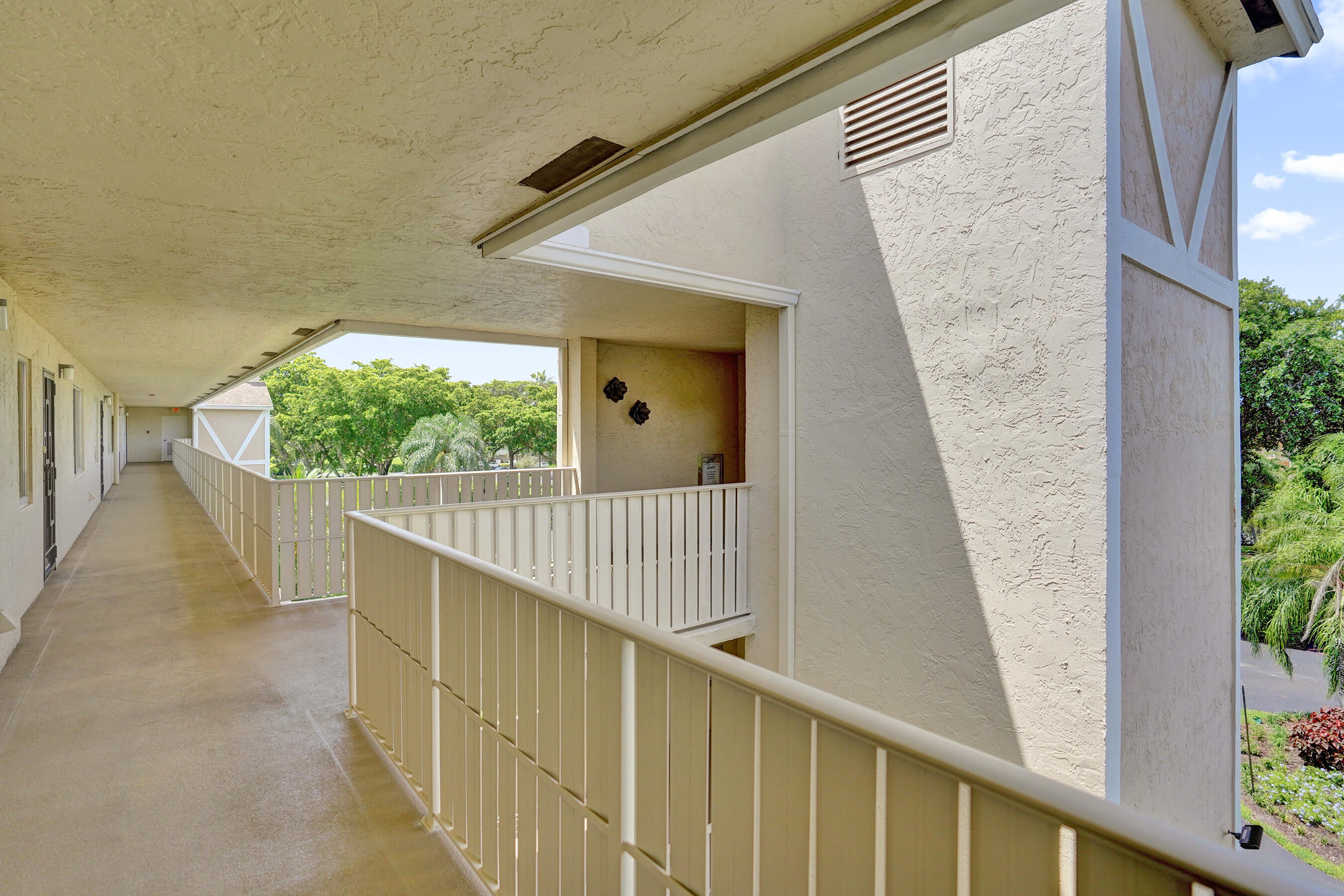 HUNTINGTON LAKES SEC THREE CONDOS - Residential