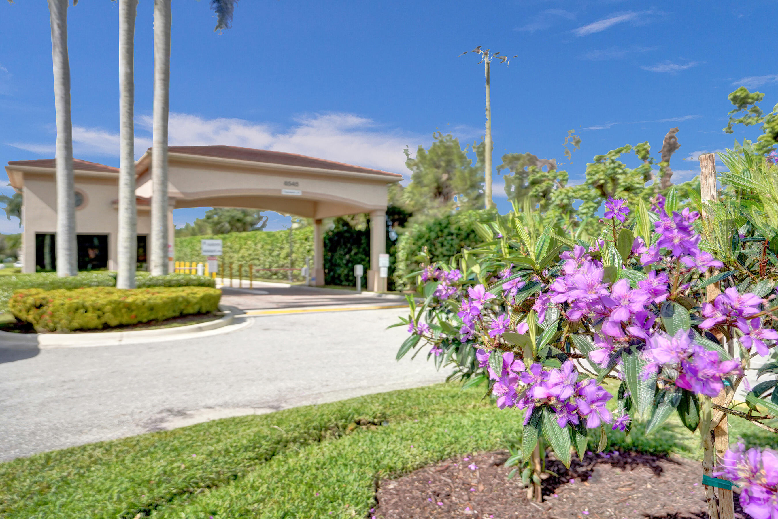 HUNTINGTON LAKES SEC THREE CONDOS - Residential