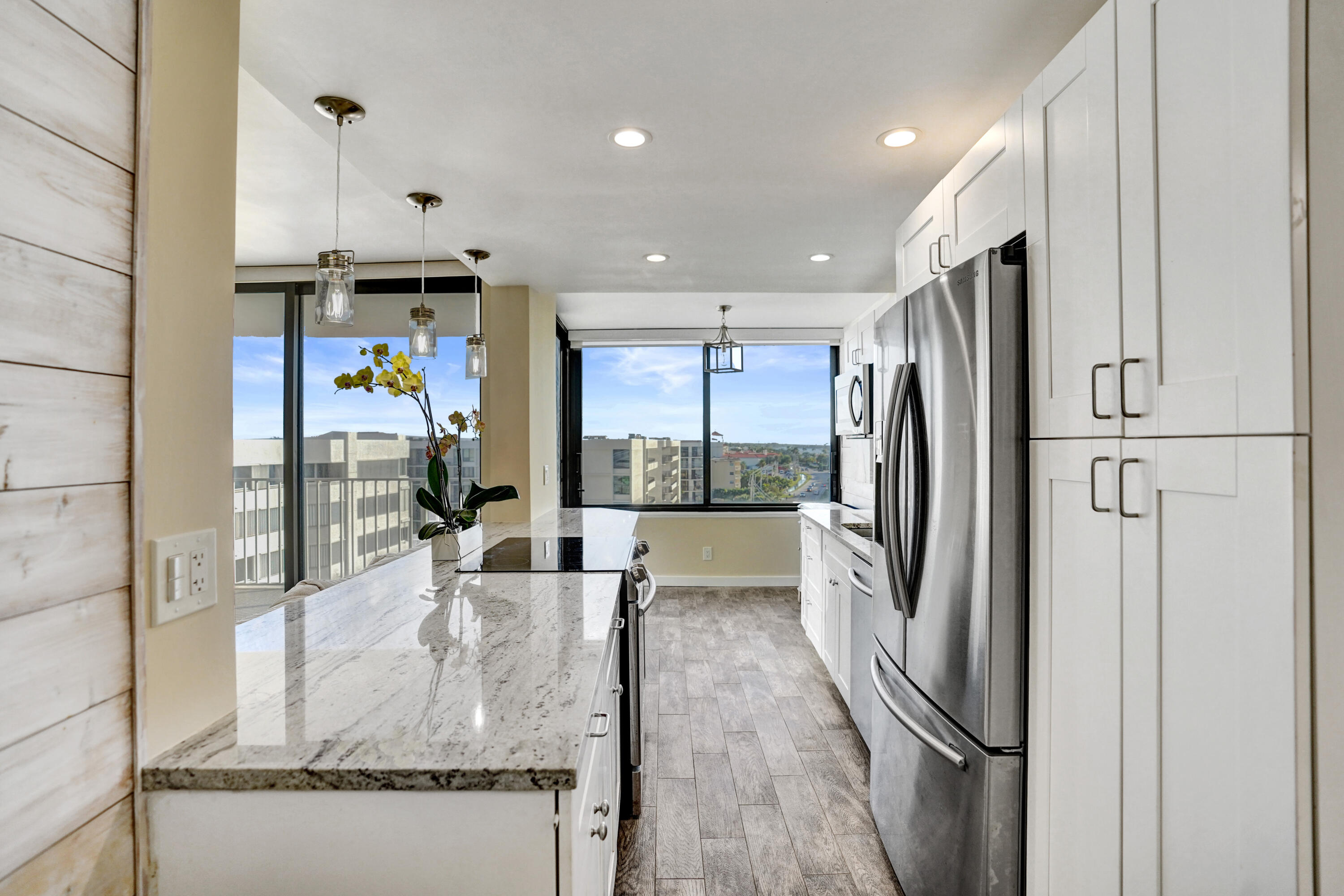 MAYFAIR HOUSE CONDO - Residential