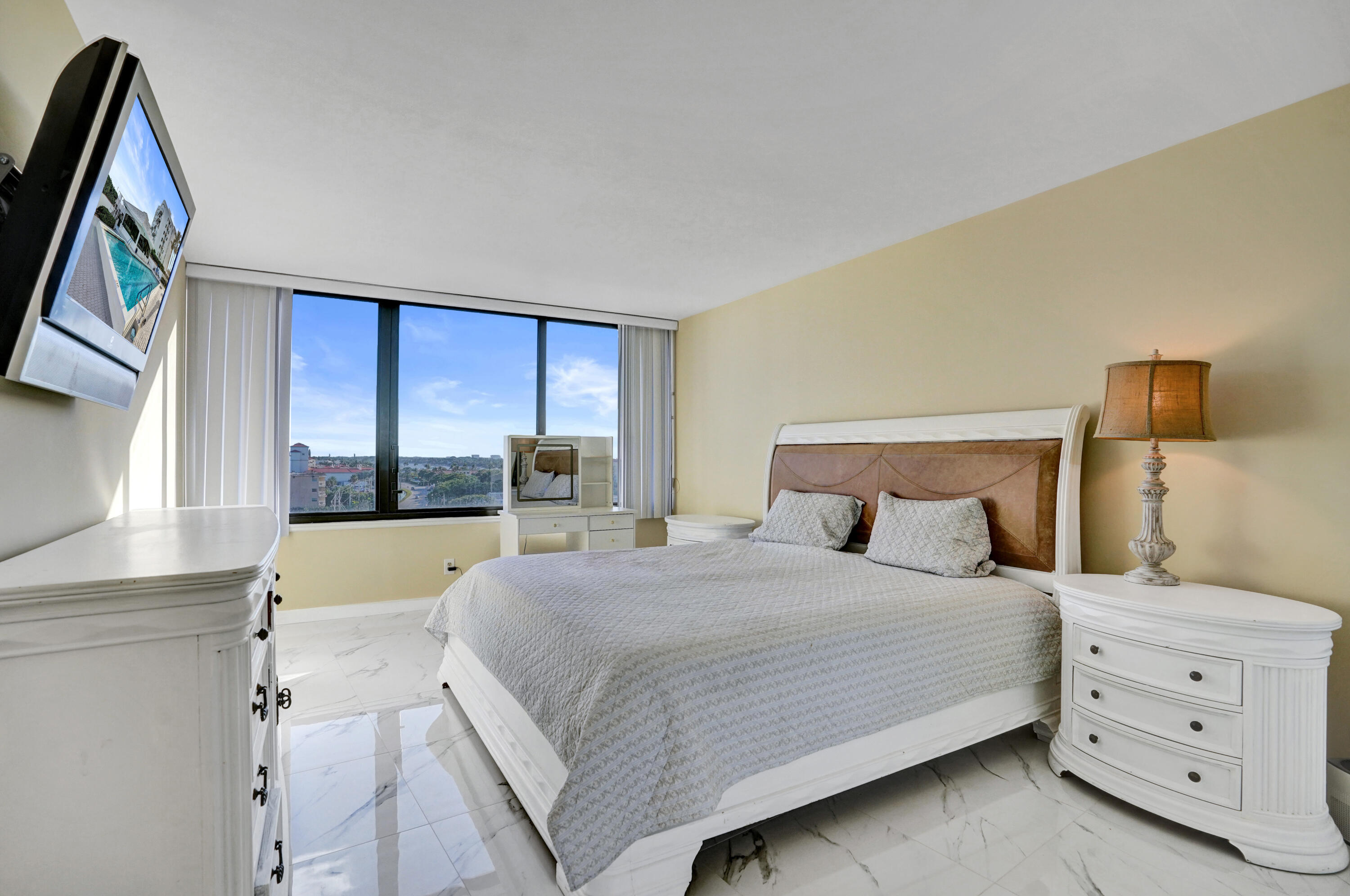 MAYFAIR HOUSE CONDO - Residential