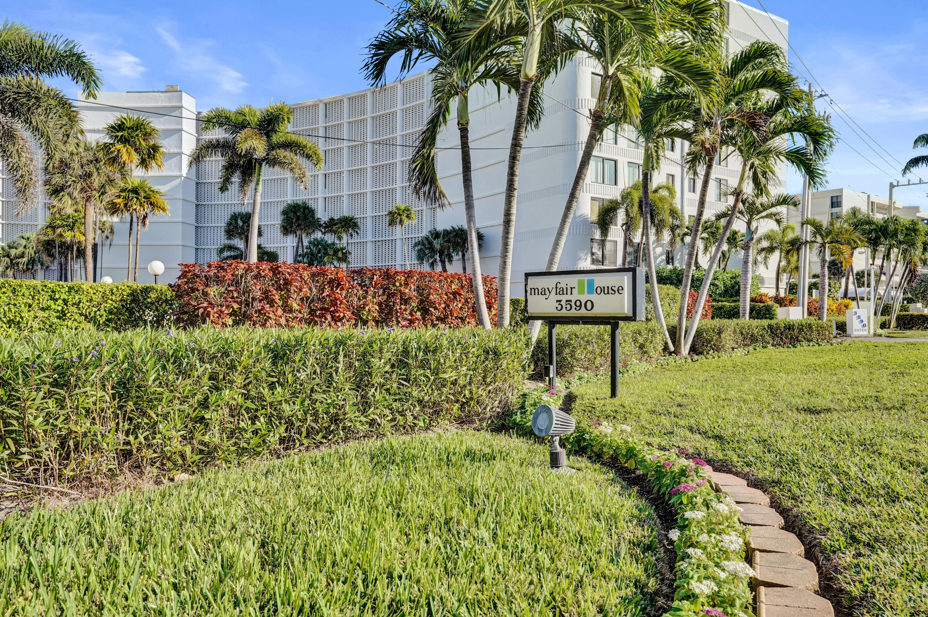 MAYFAIR HOUSE CONDO - Residential