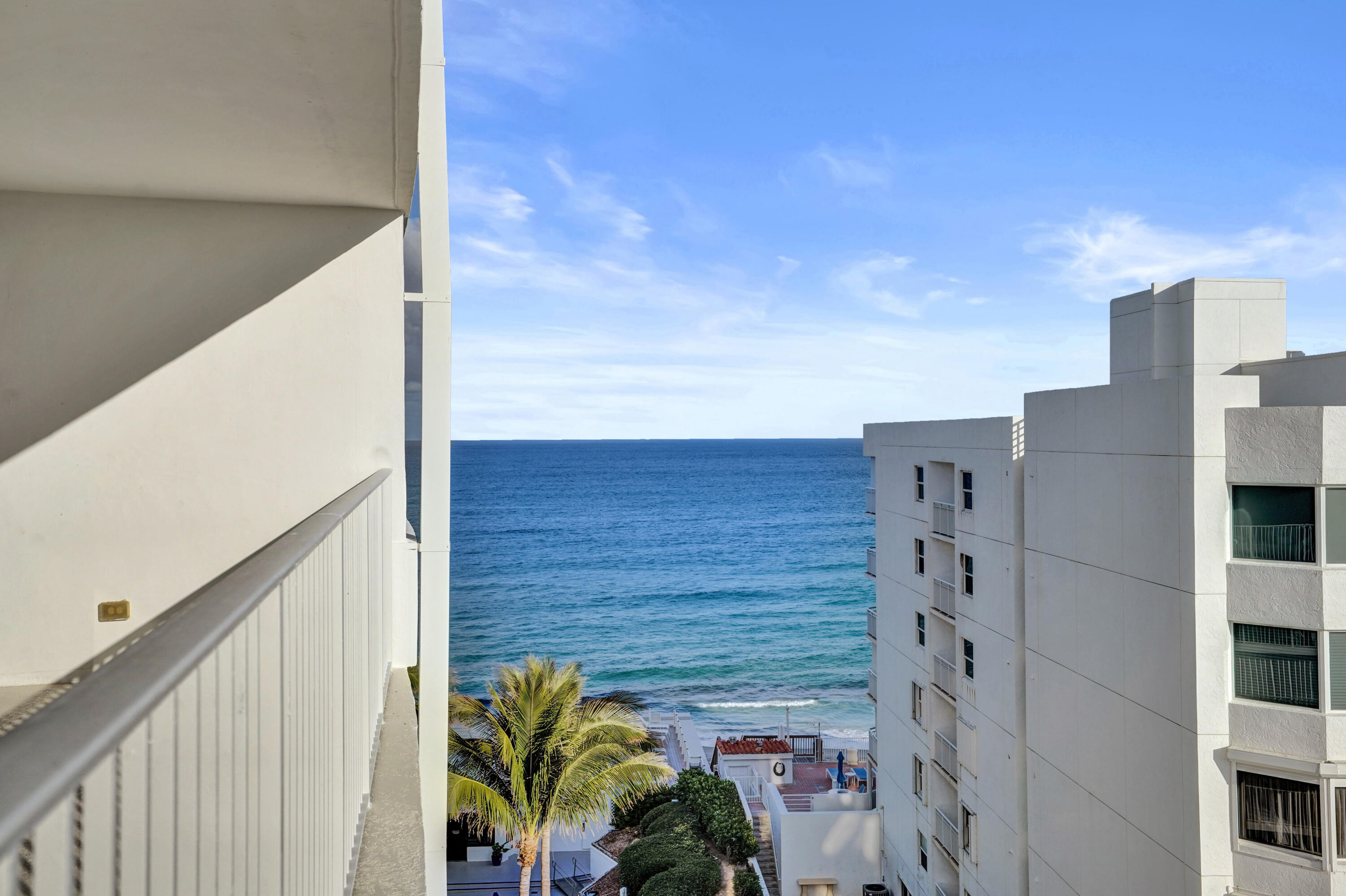 MAYFAIR HOUSE CONDO - Residential